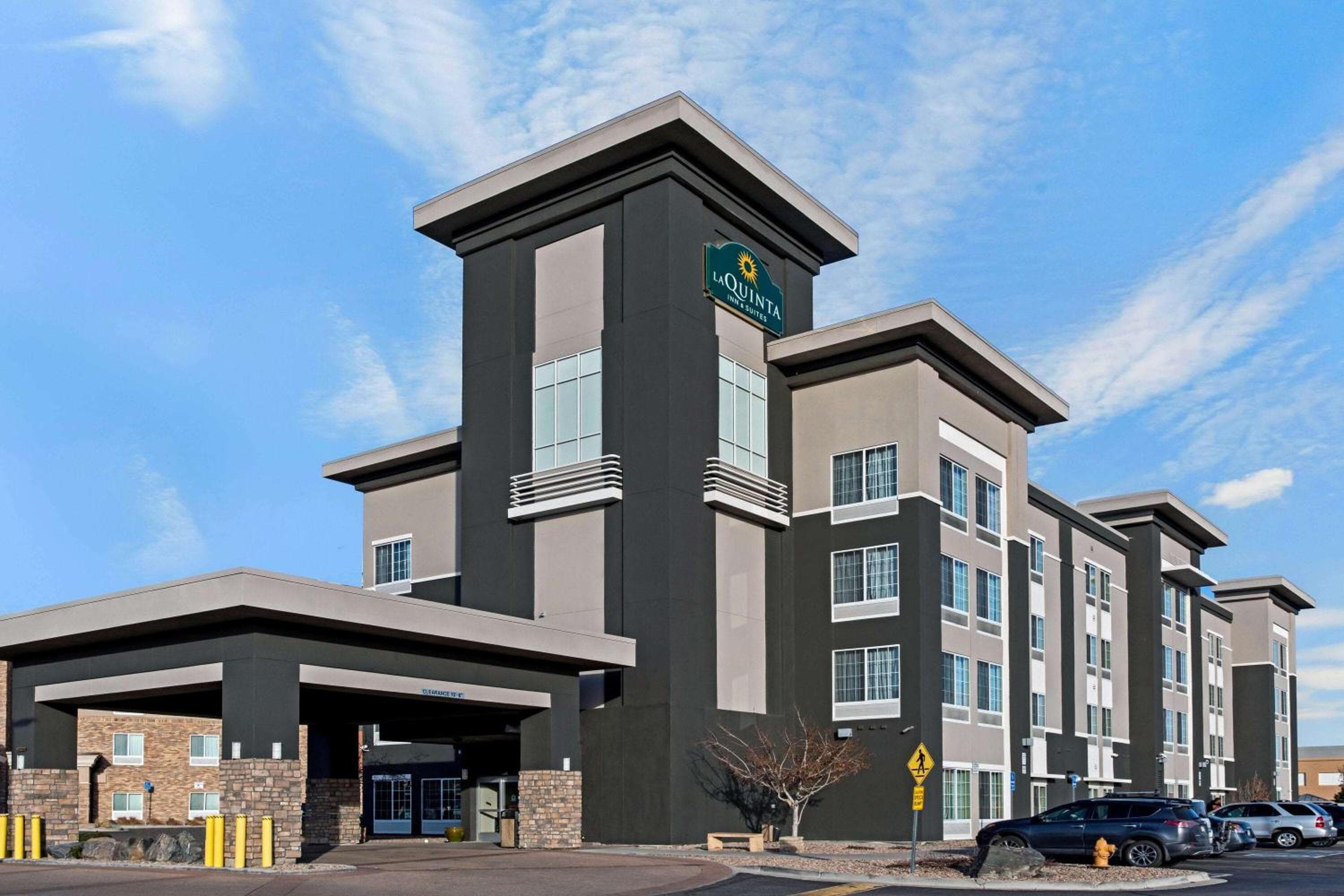 La Quinta by Wyndham Denver Gateway Park: building
