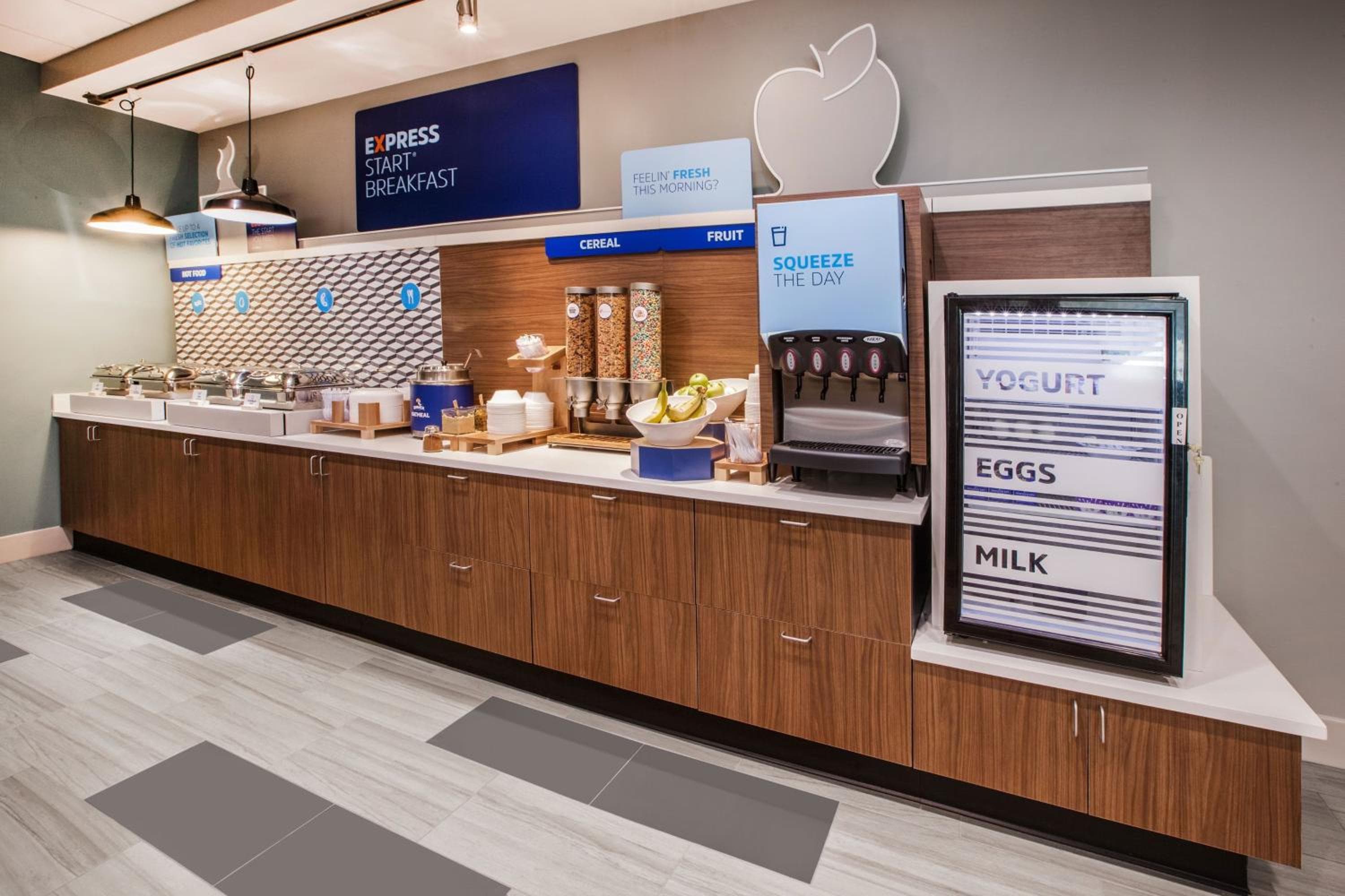 Holiday Inn Express Los Angeles LAX Airport by IHG