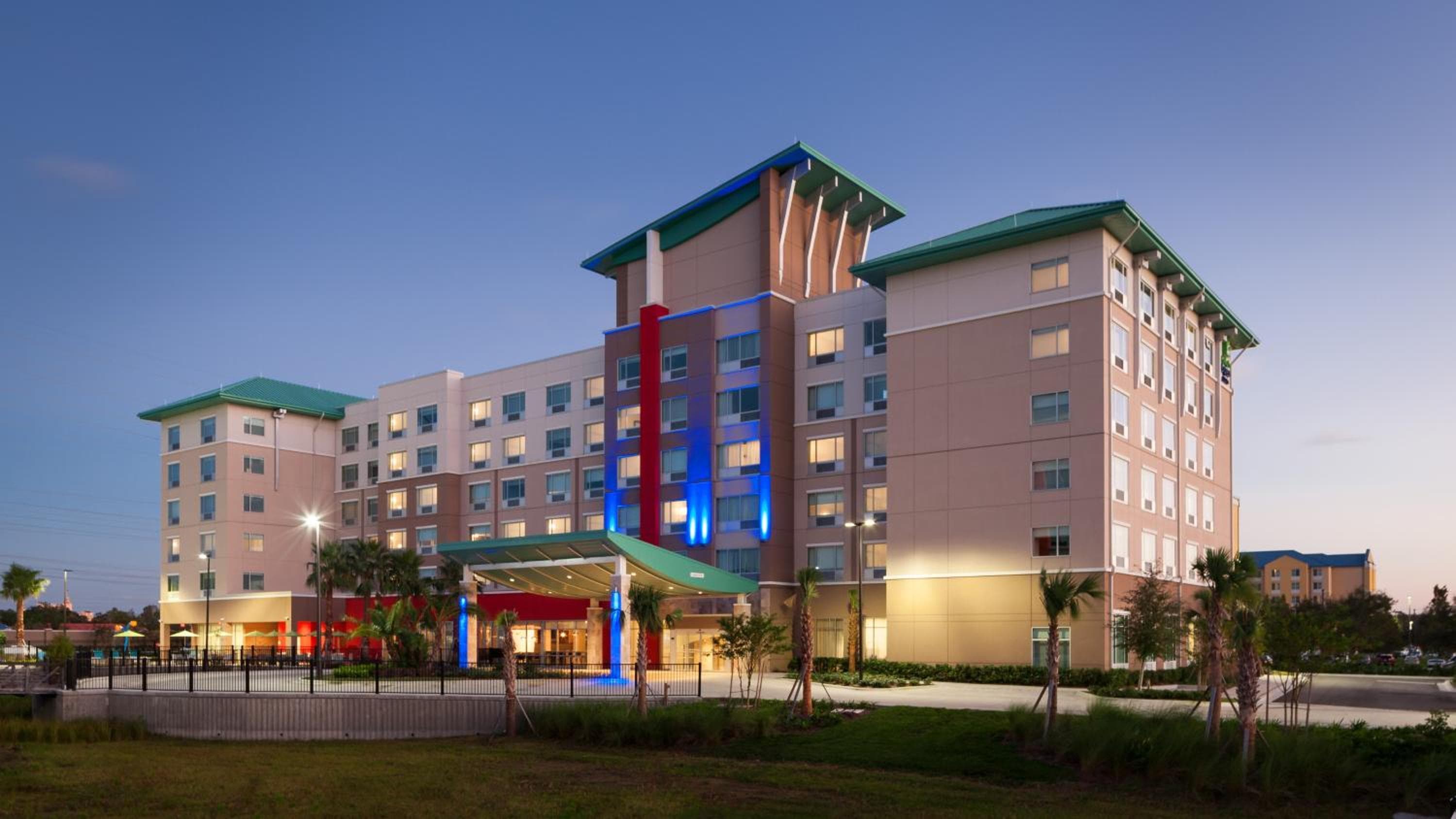 Holiday Inn Express & Suites Orlando At SeaWorld by IHG - With Free Shuttle Service to SeaWorld Parks: building