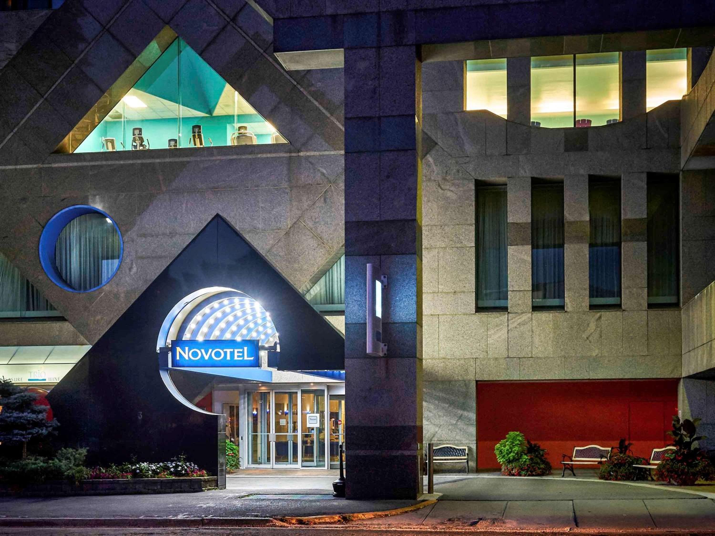 Novotel Toronto North York: building