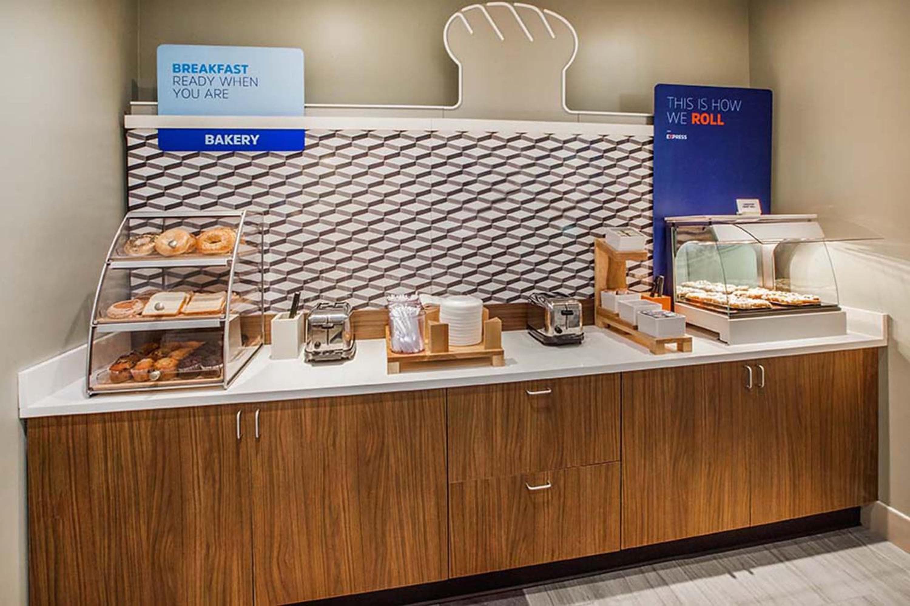 Holiday Inn Express Hotel & Suites Fisherman's Wharf by IHG