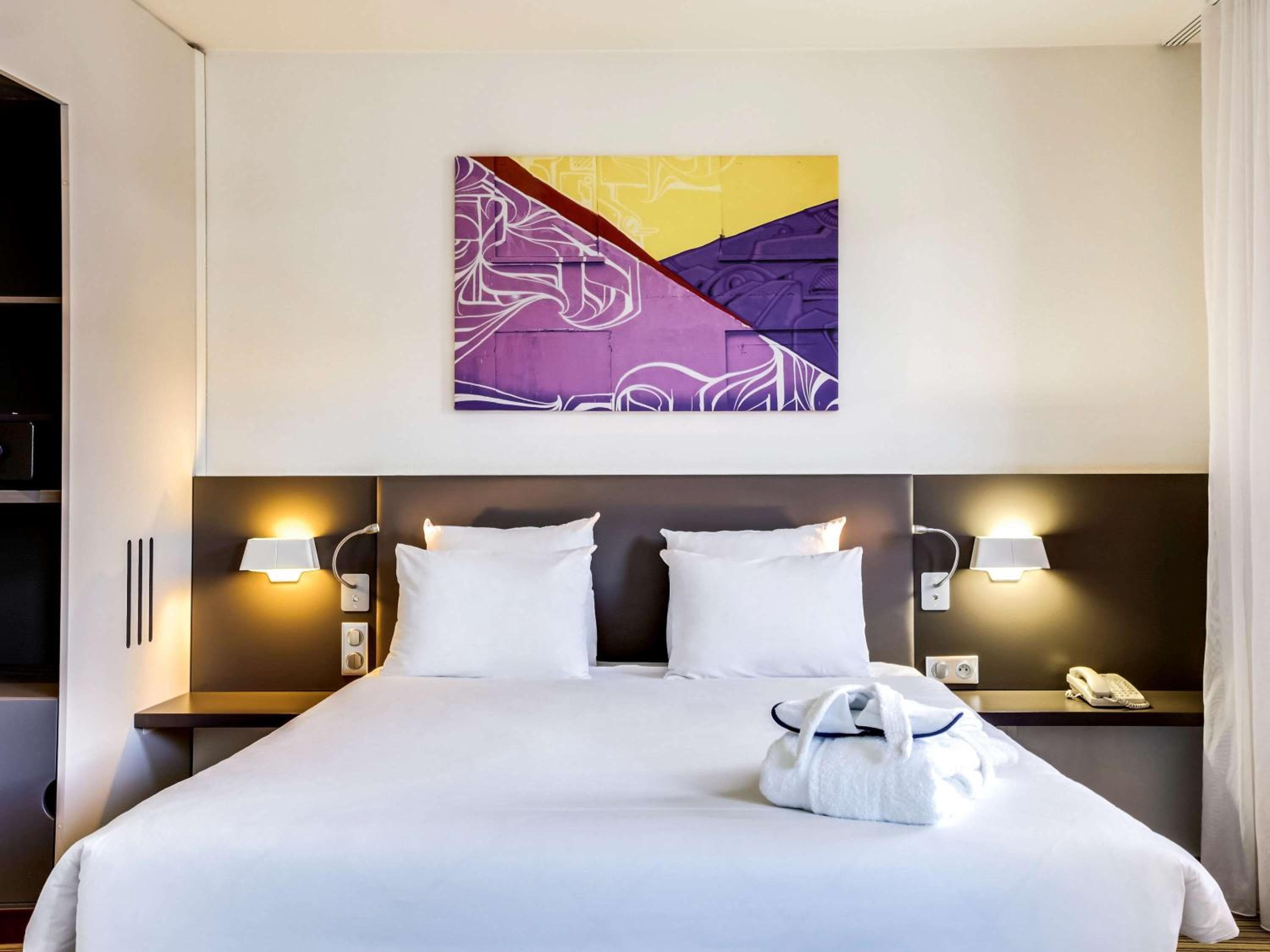 Novotel Suites Paris Montreuil Vincennes: hotel room