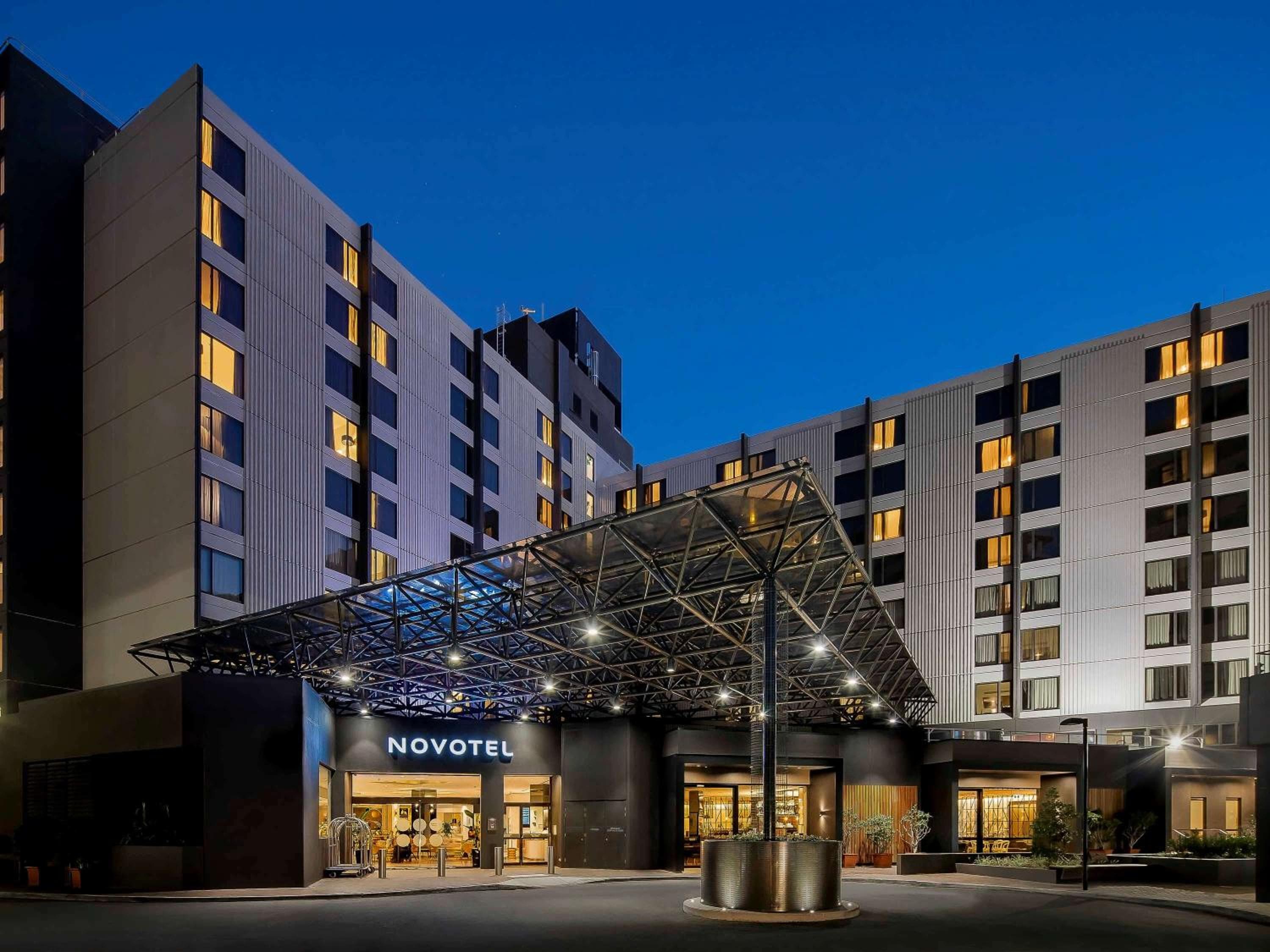 Novotel Sydney International Airport: building