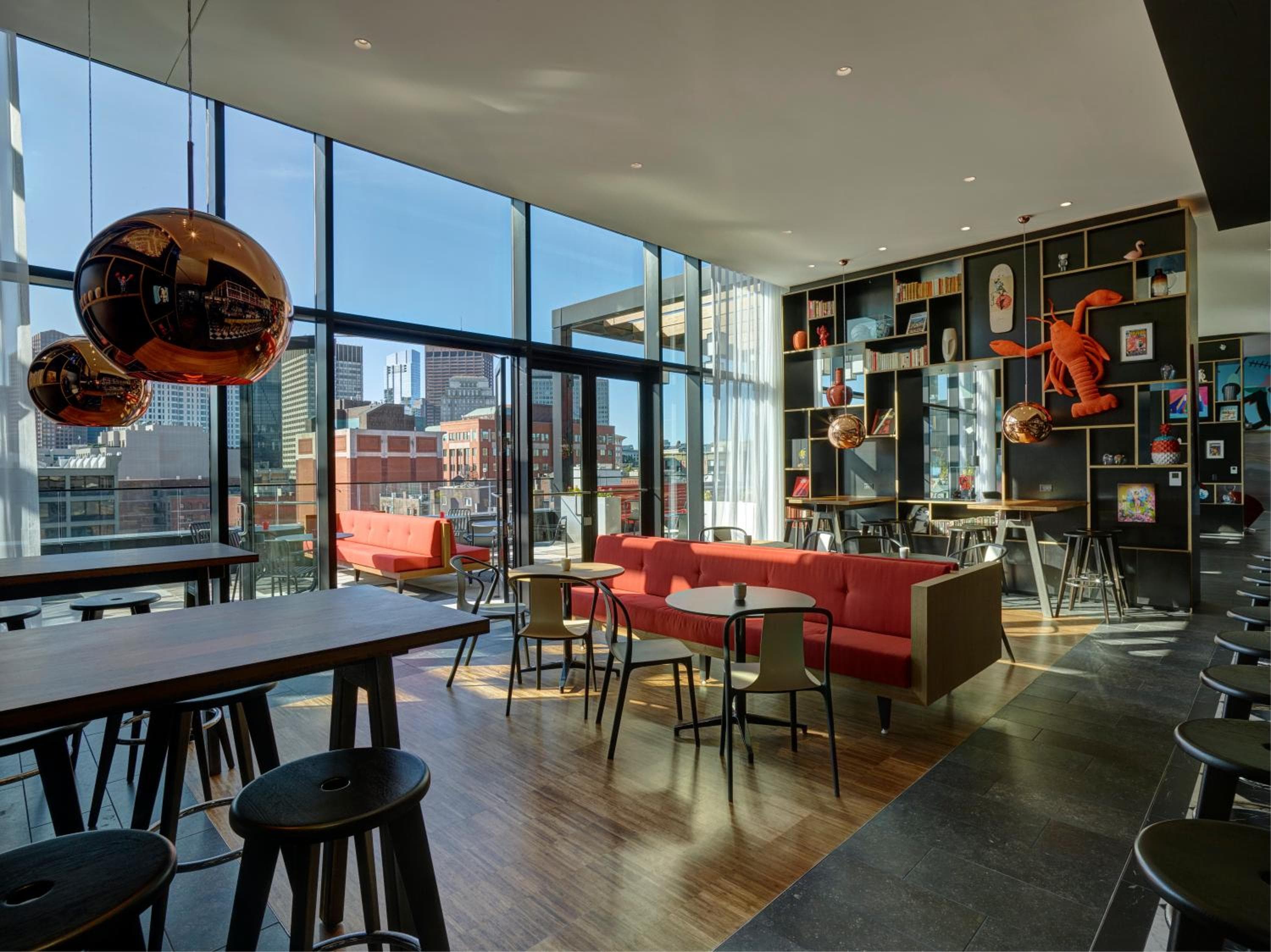citizenM Boston North Station: lounge