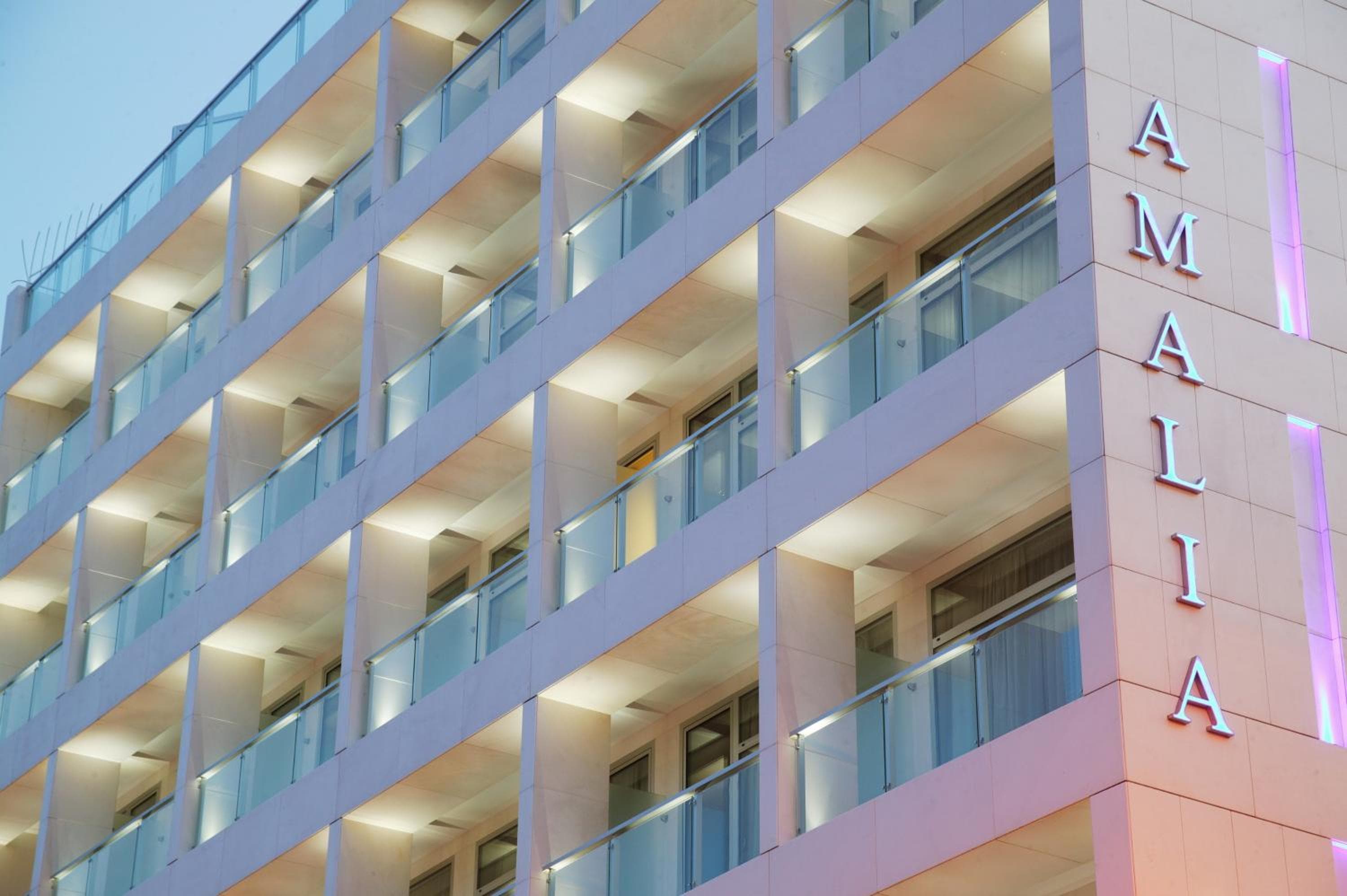 Amalia Hotel Athens: building