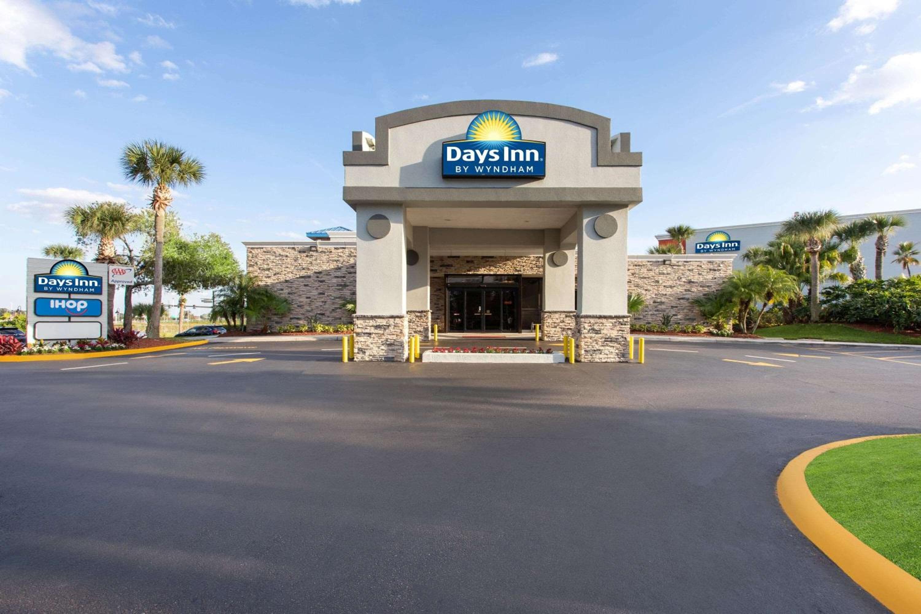 Days Inn by Wyndham Orlando Conv. Center/International Dr: building