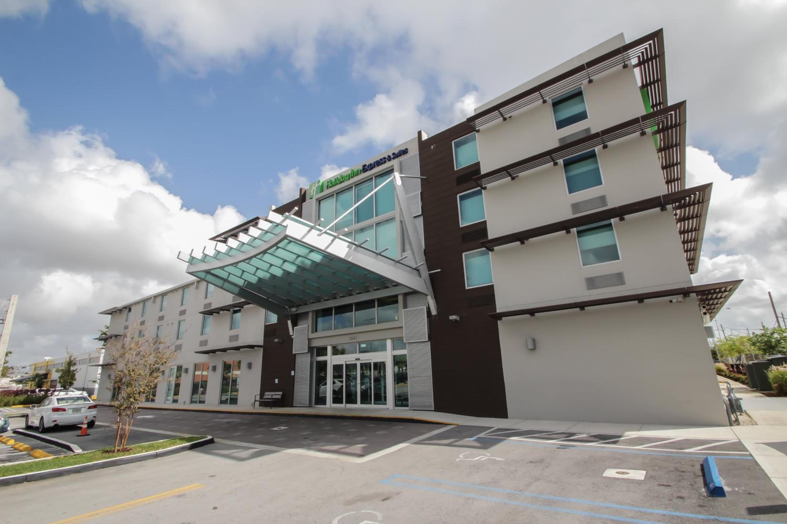 Holiday Inn Express & Suites Miami Airport East by IHG: building