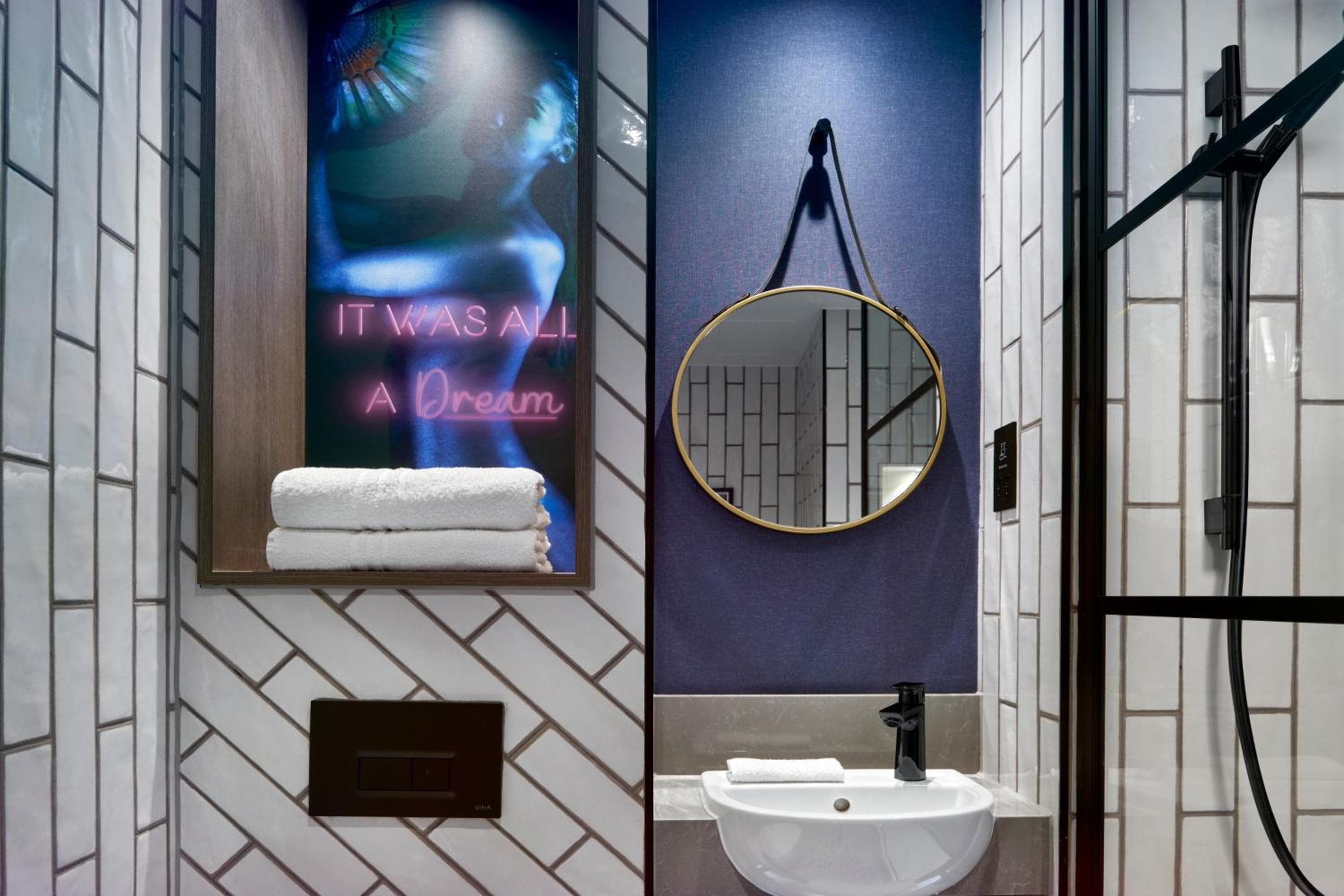NYX Hotel London Holborn by Leonardo Hotels: bathroom