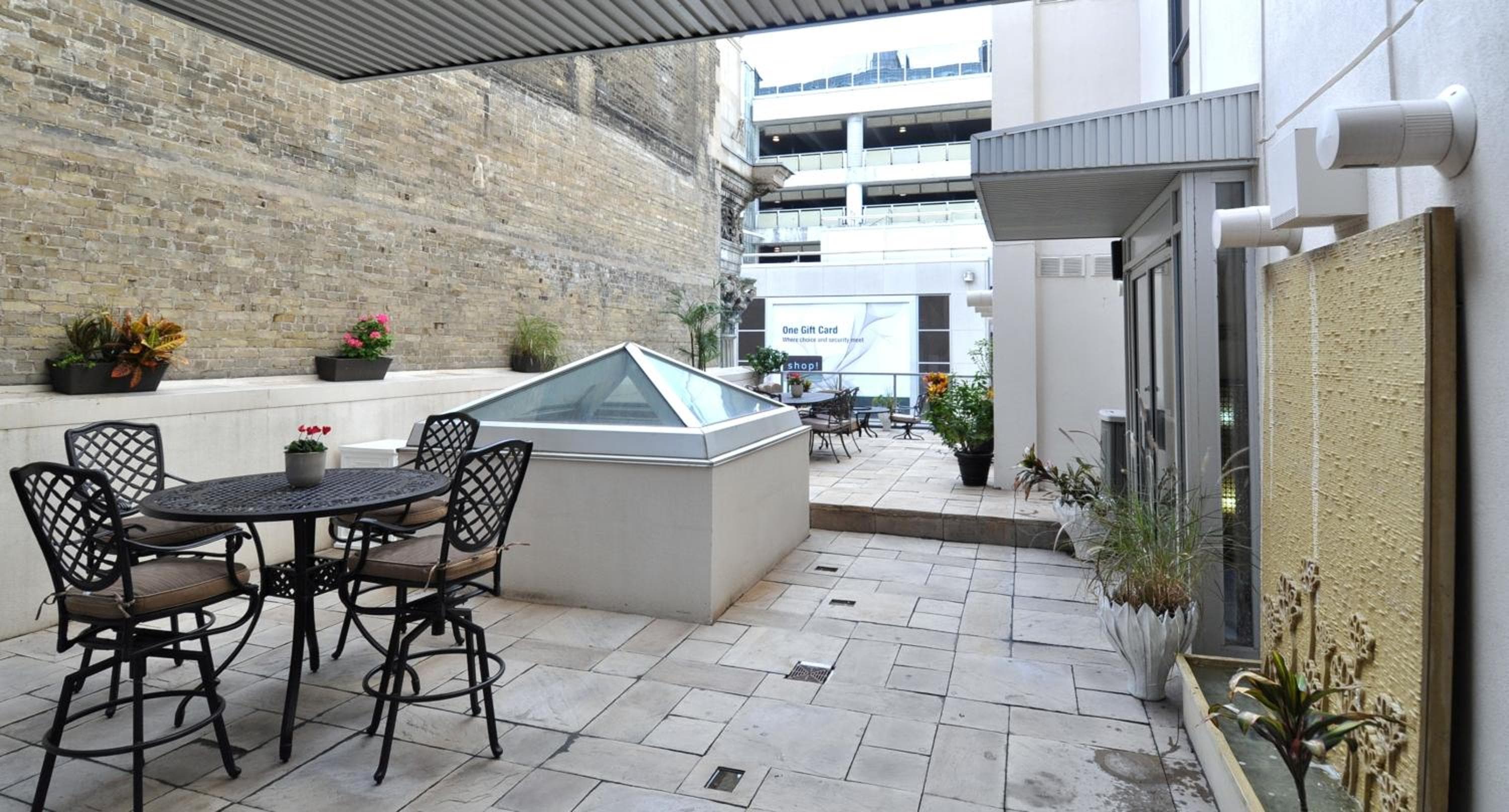 Yonge Suites Apart Hotel