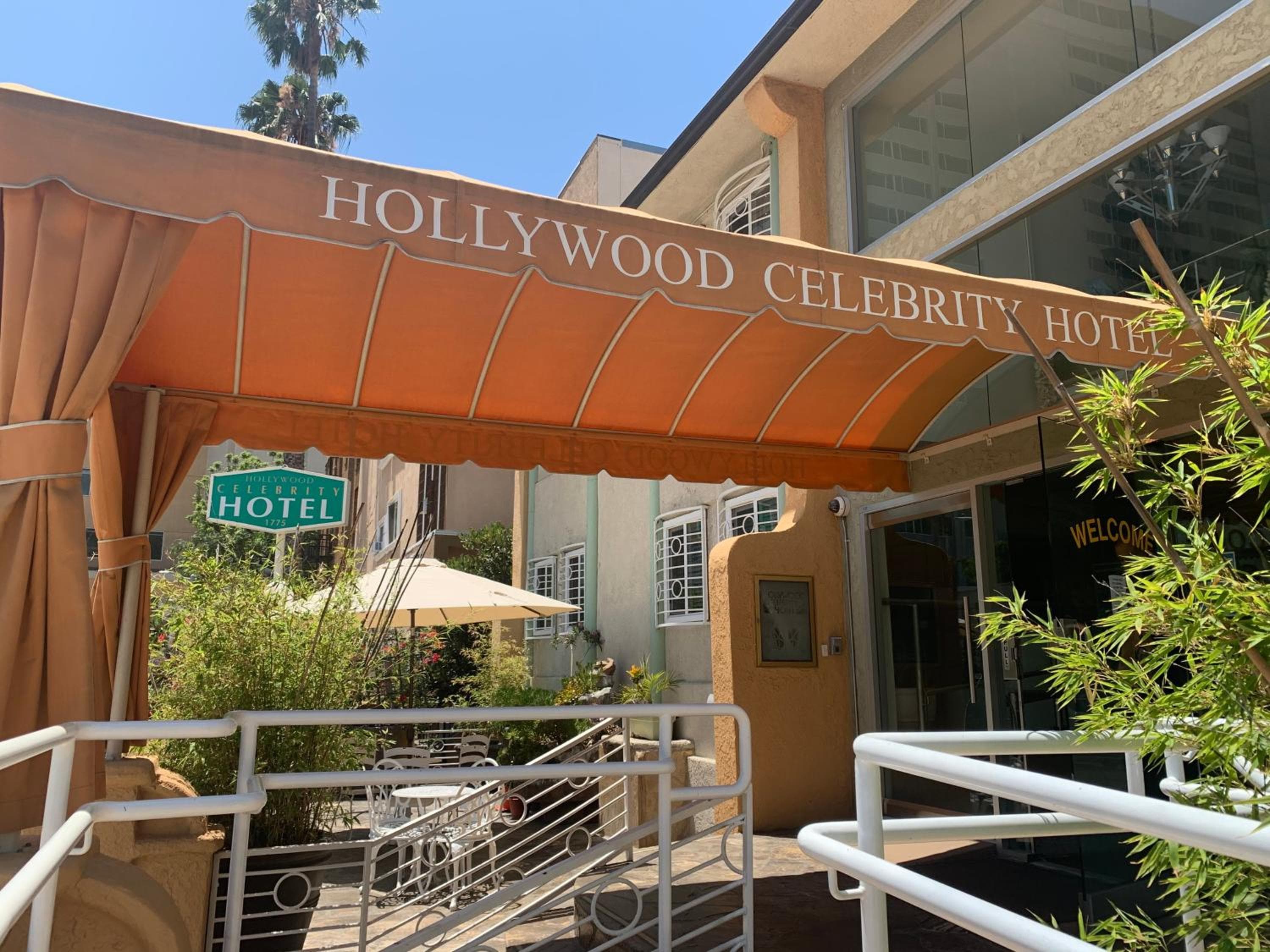Hollywood Celebrity Hotel: building