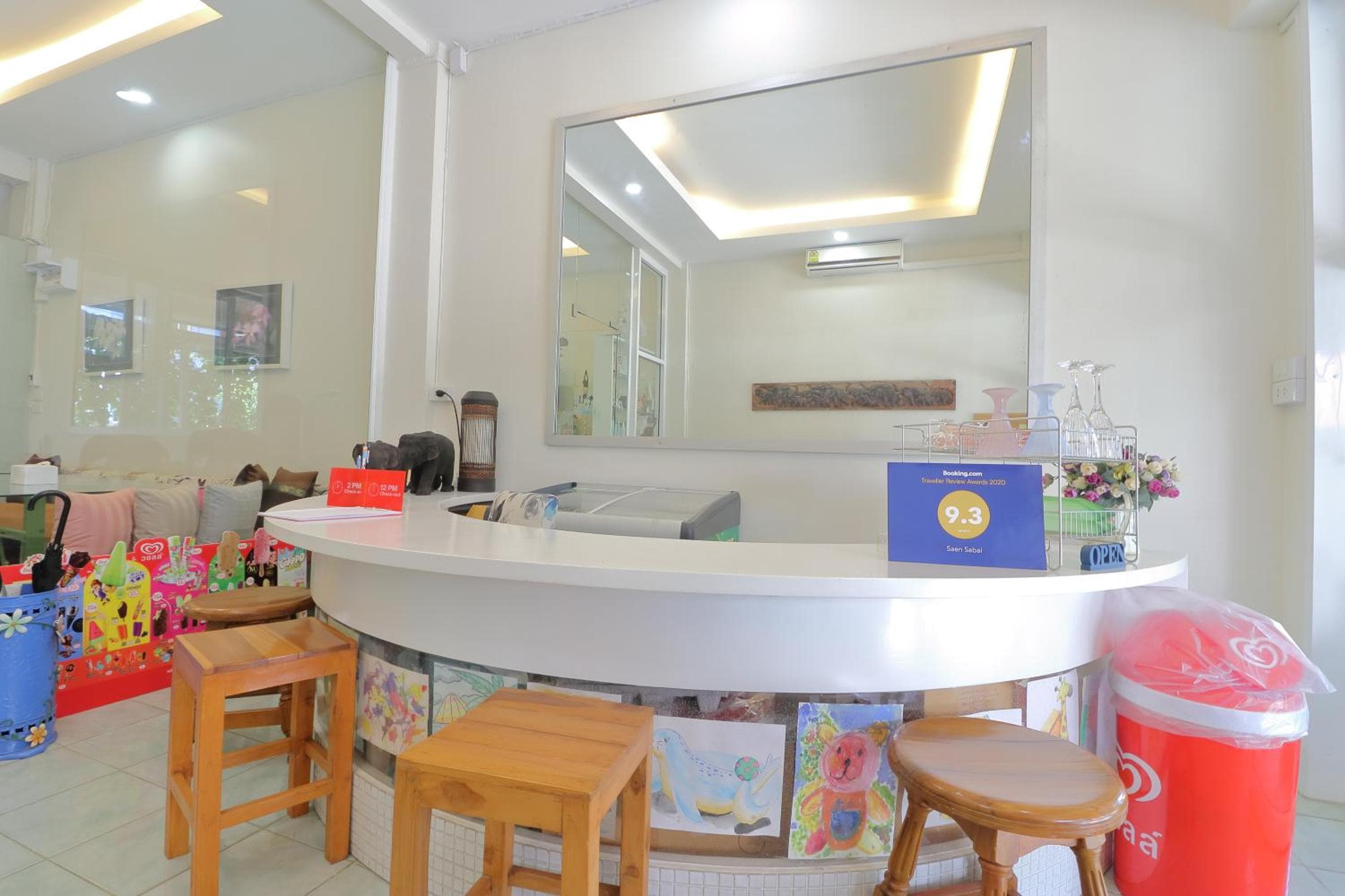 Saen Sabai Hostel: recepcion & lobby