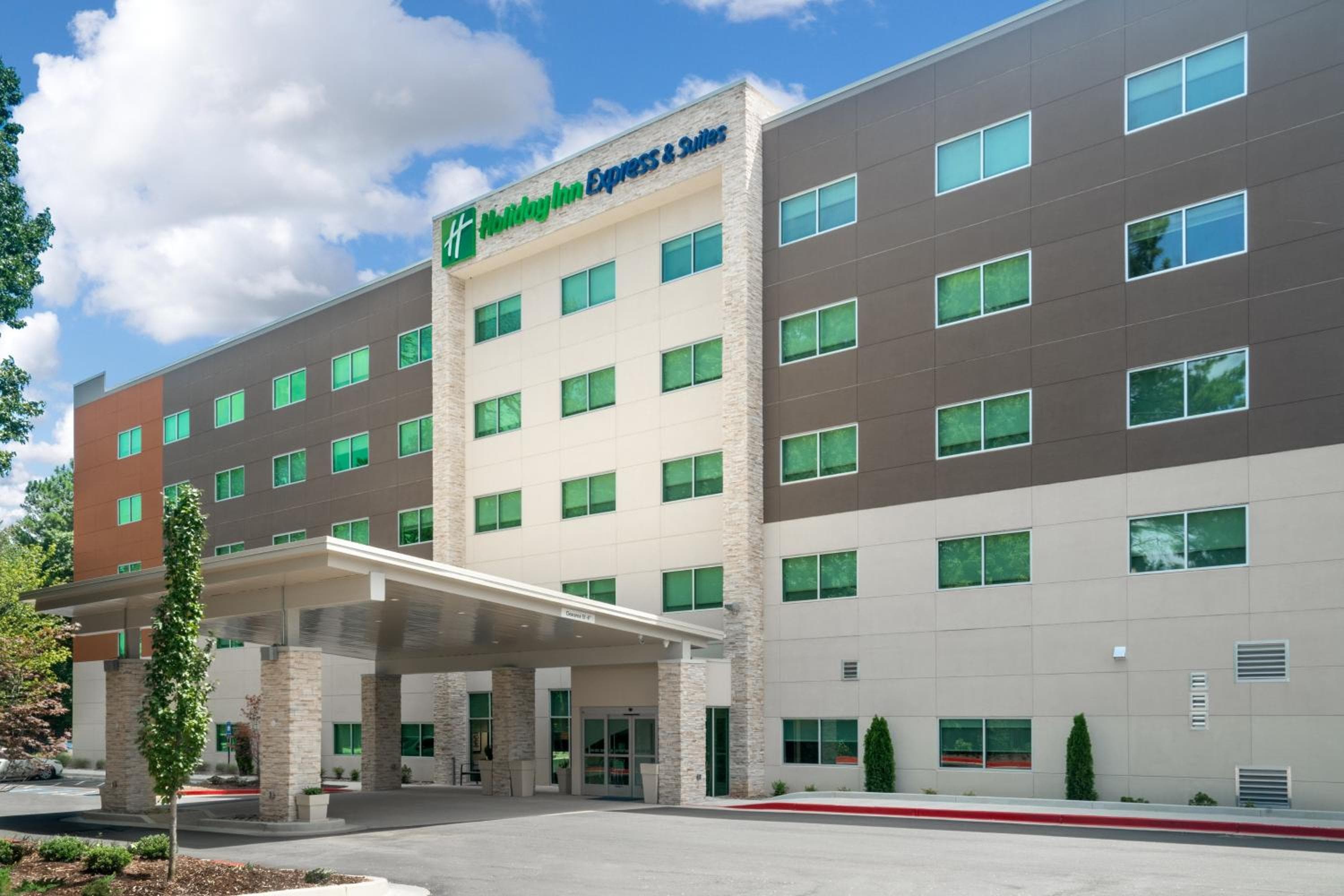 Holiday Inn Express & Suites Atlanta Airport NE - Hapeville by IHG: building