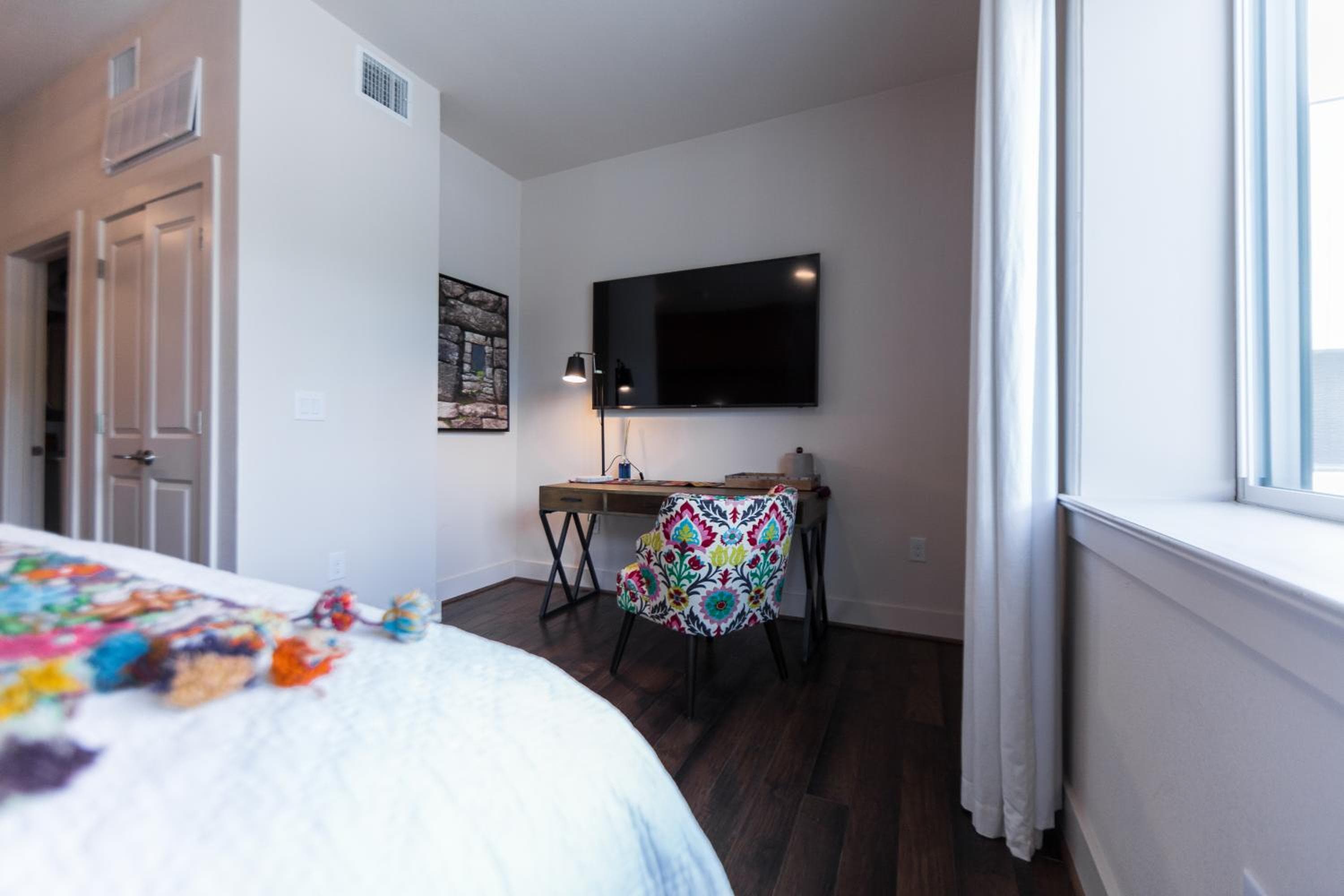 The Bishop Arts Hotel by Qresorts: hotel room