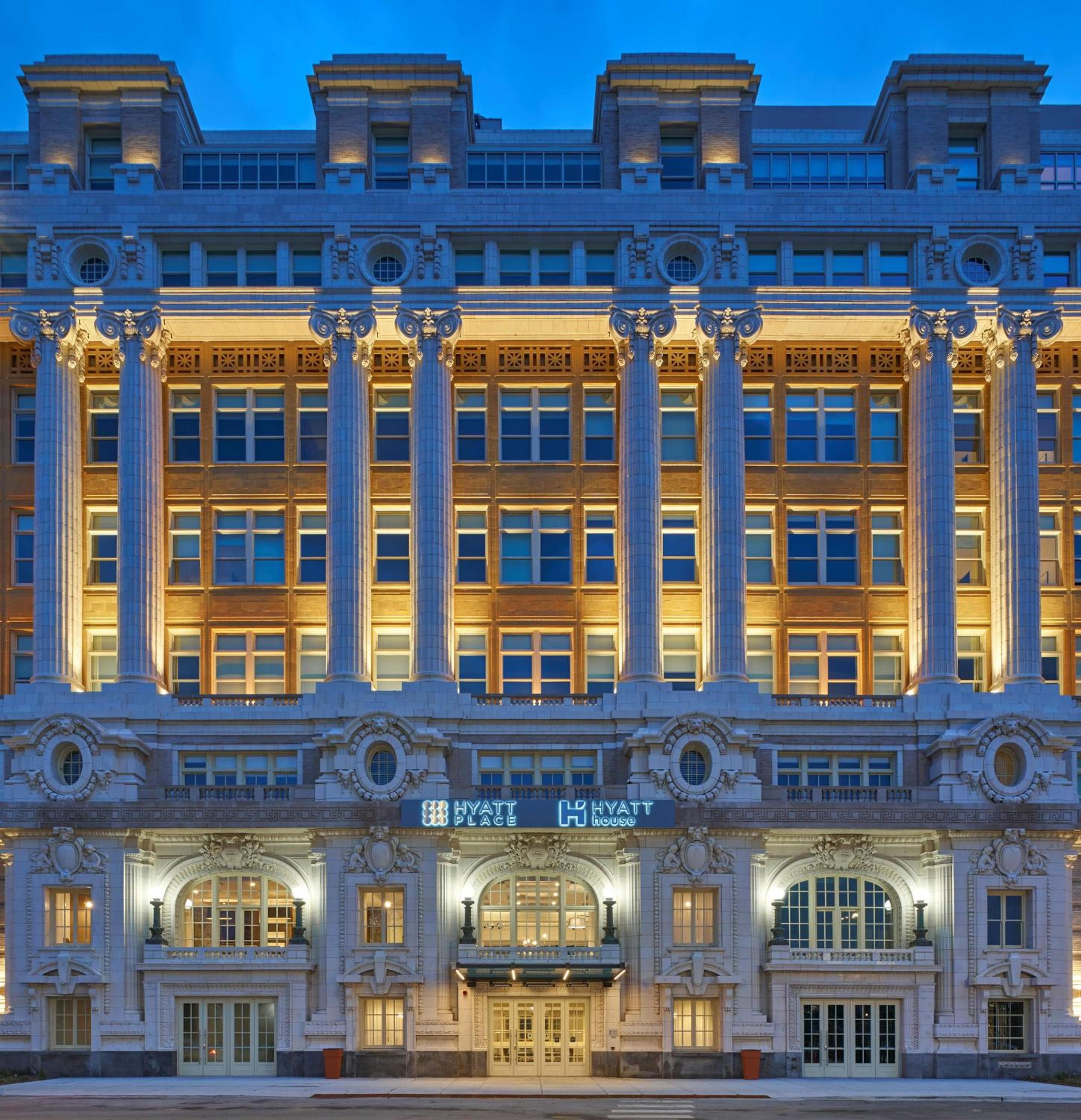 Hyatt Place Chicago Medical/University District: building