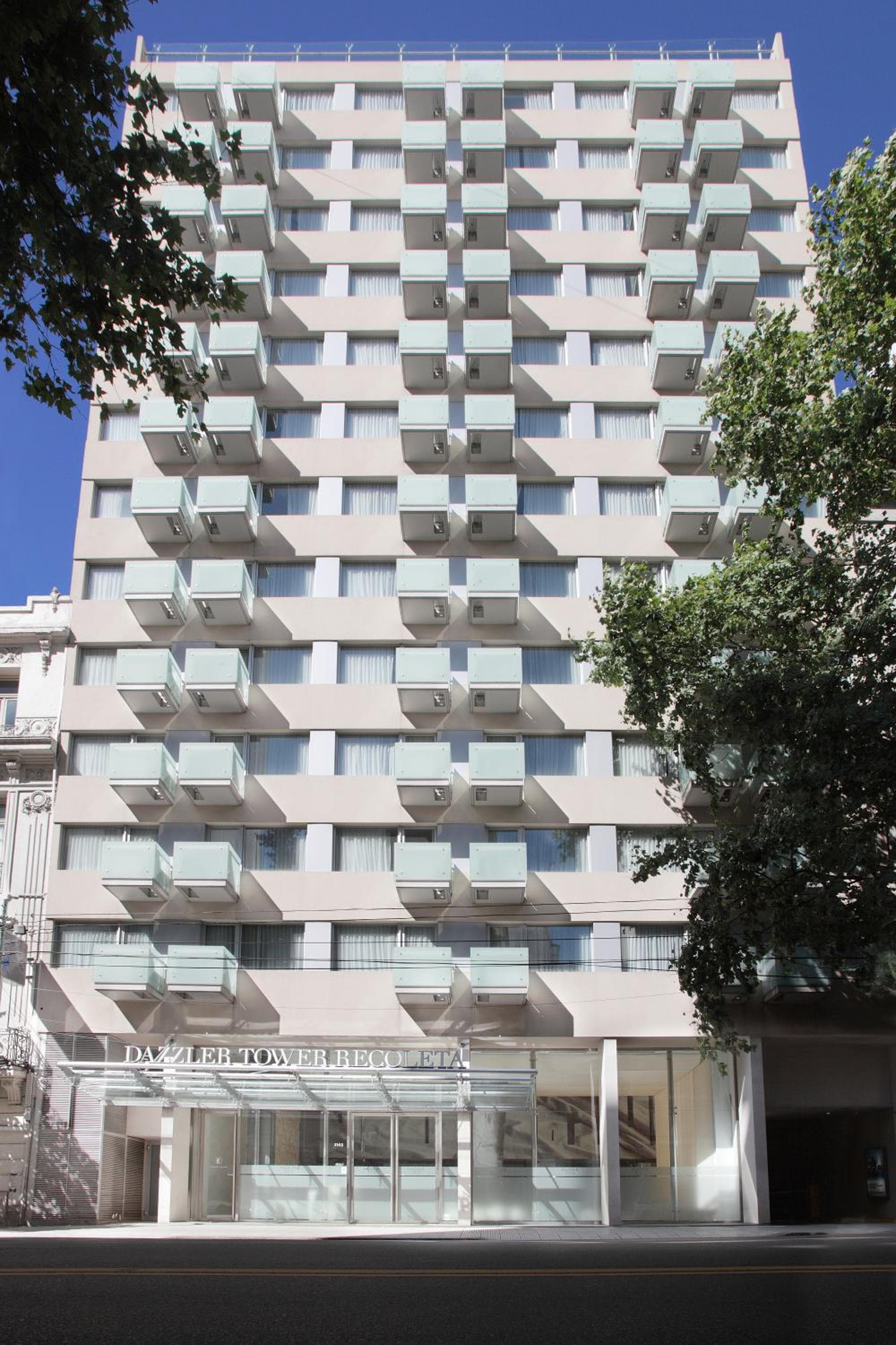 Dazzler by Wyndham Buenos Aires Recoleta: building