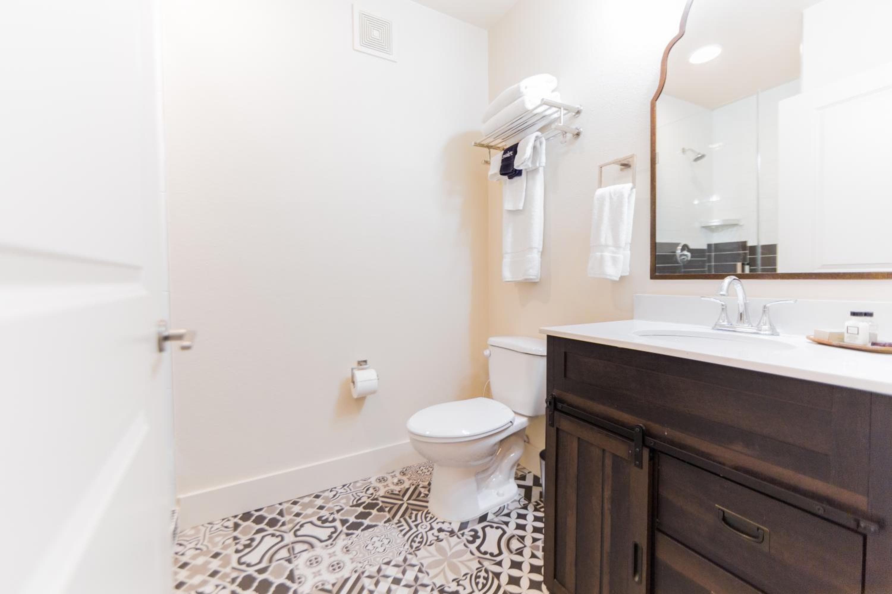 The Bishop Arts Hotel by Qresorts: bathroom