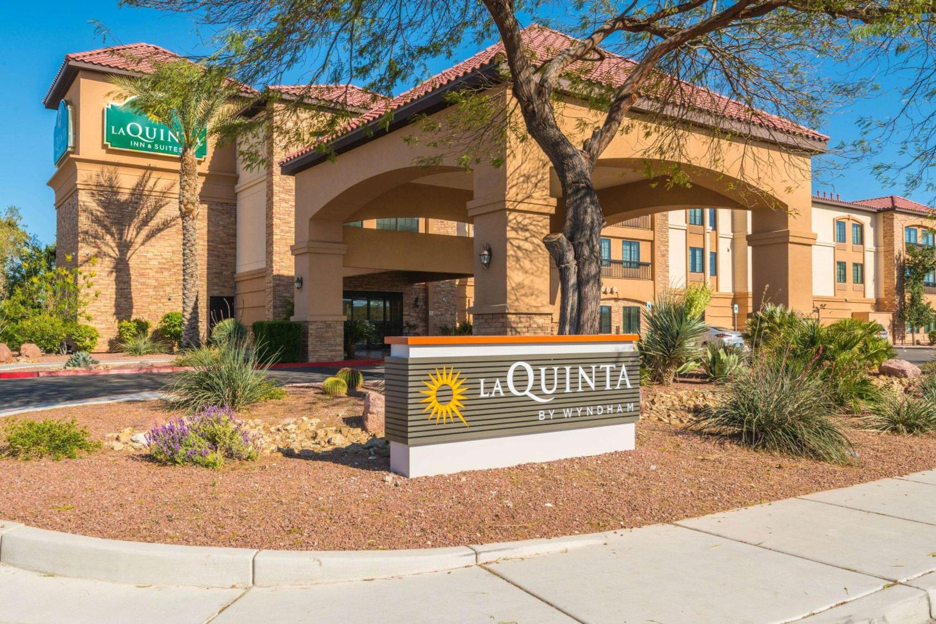 La Quinta by Wyndham Las Vegas Airport South: building
