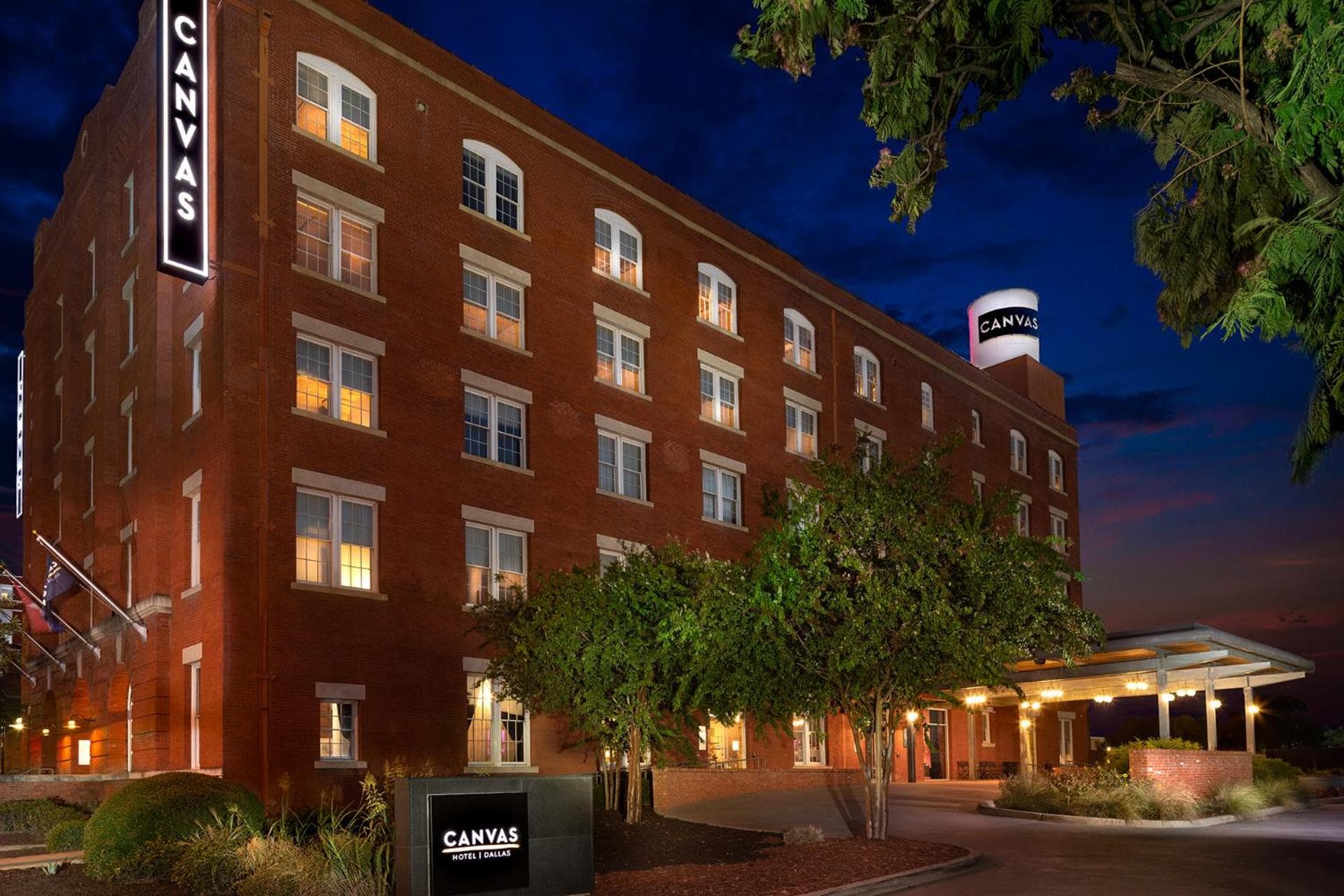 Canvas Hotel Dallas: building