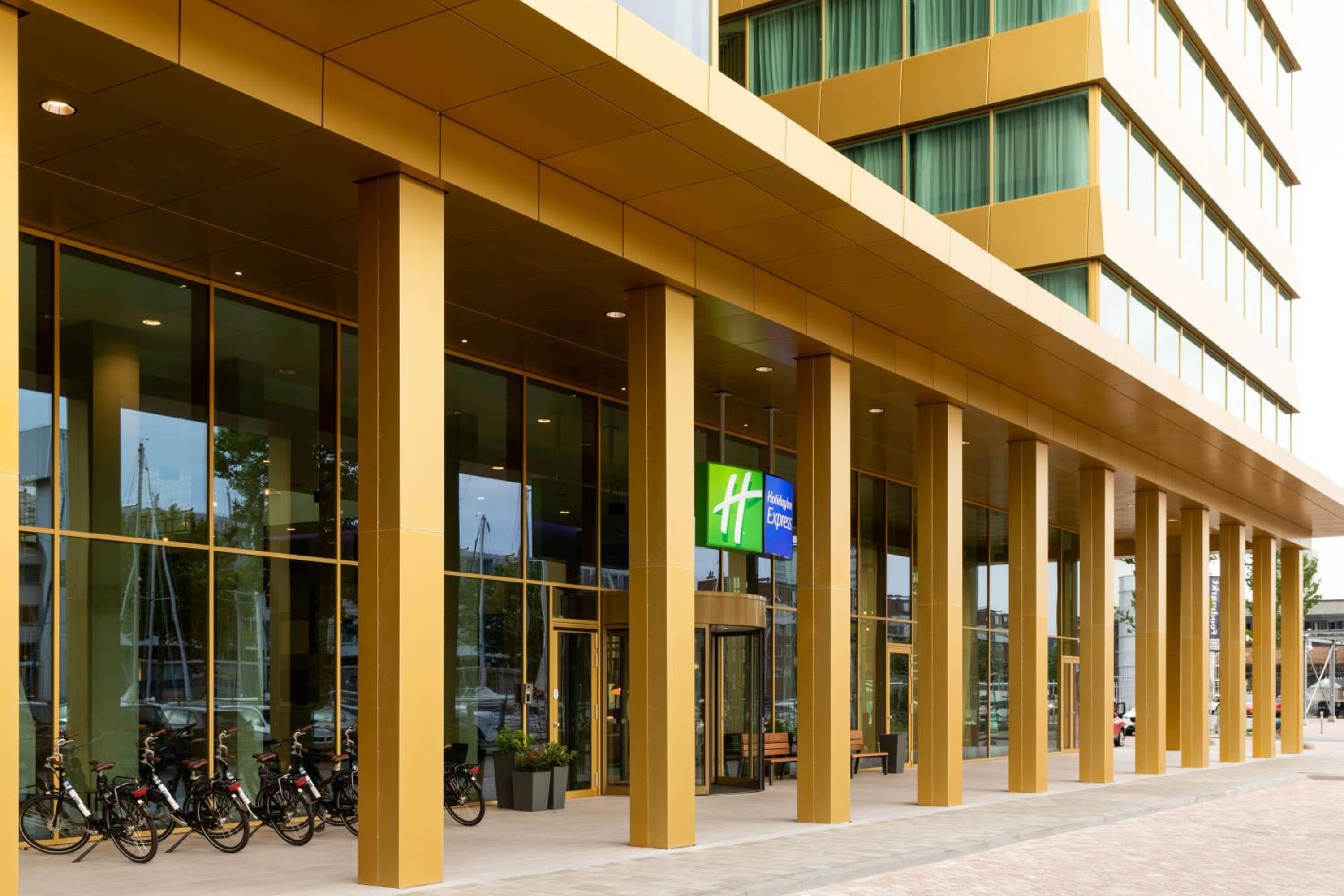 Holiday Inn Express Amsterdam - North Riverside by IHG: building
