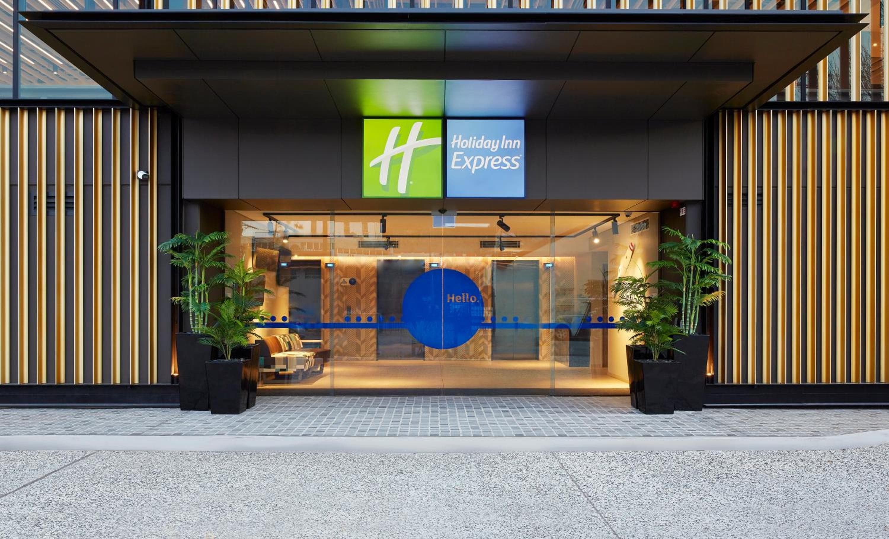 Holiday Inn Express Sydney Airport by IHG: building