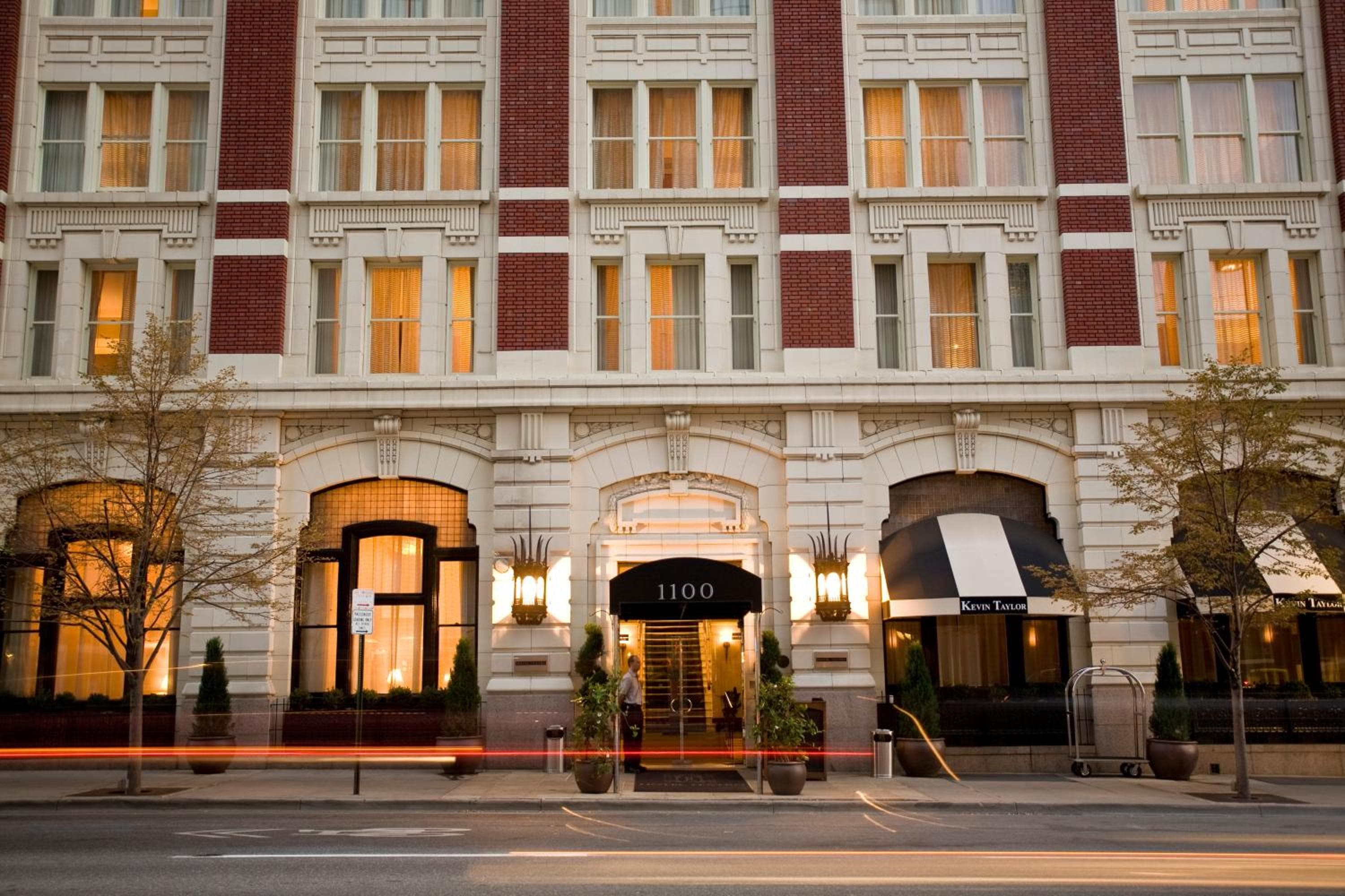 Hotel Teatro: building