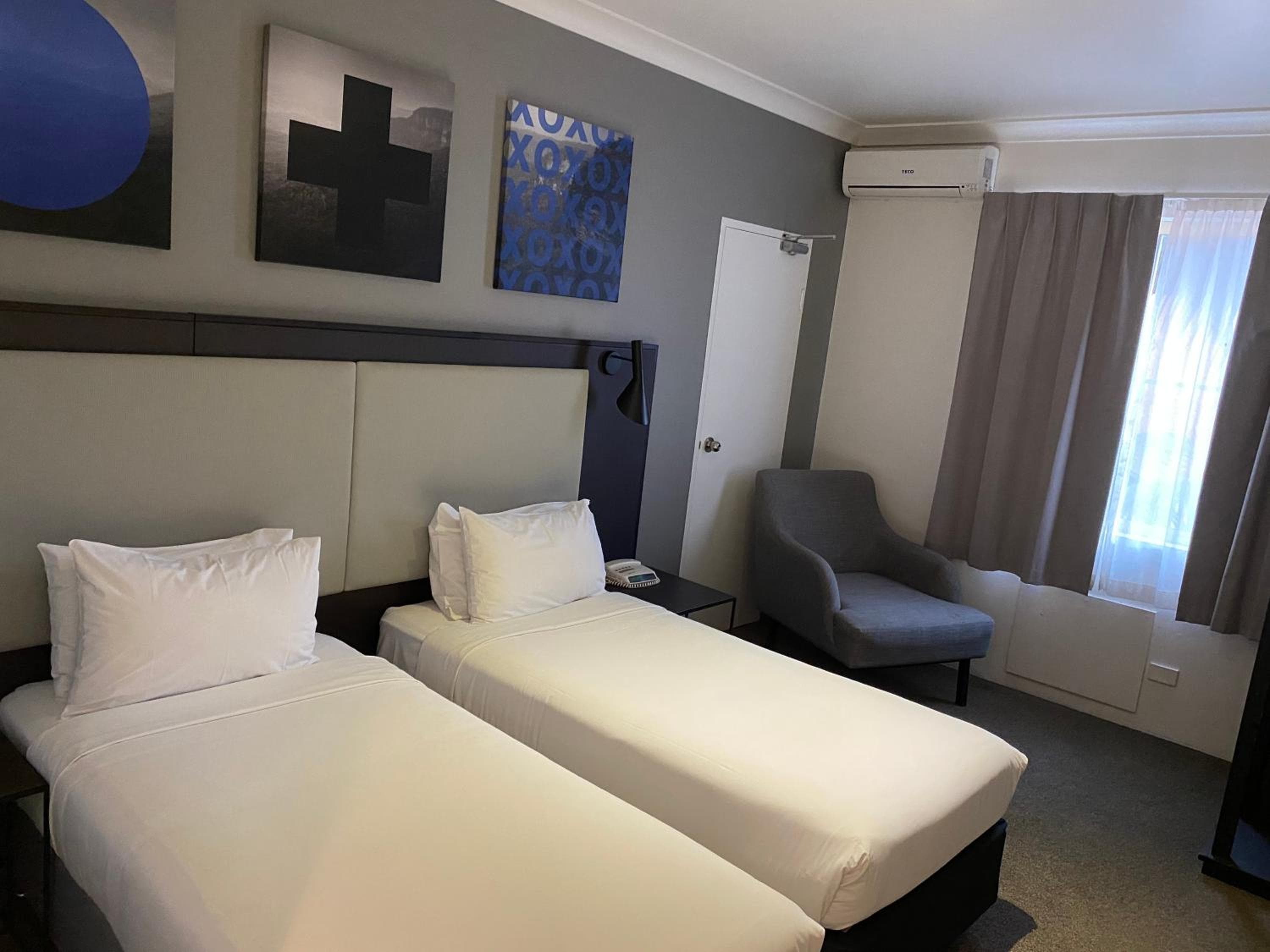 Silkari Urban CKS Sydney Airport Hotel: hotel room