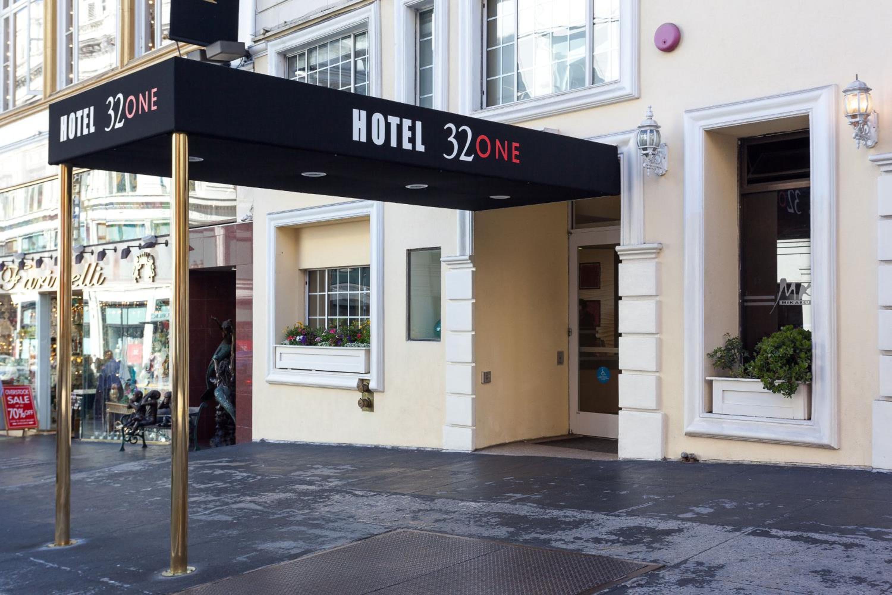 Hotel 32One: building