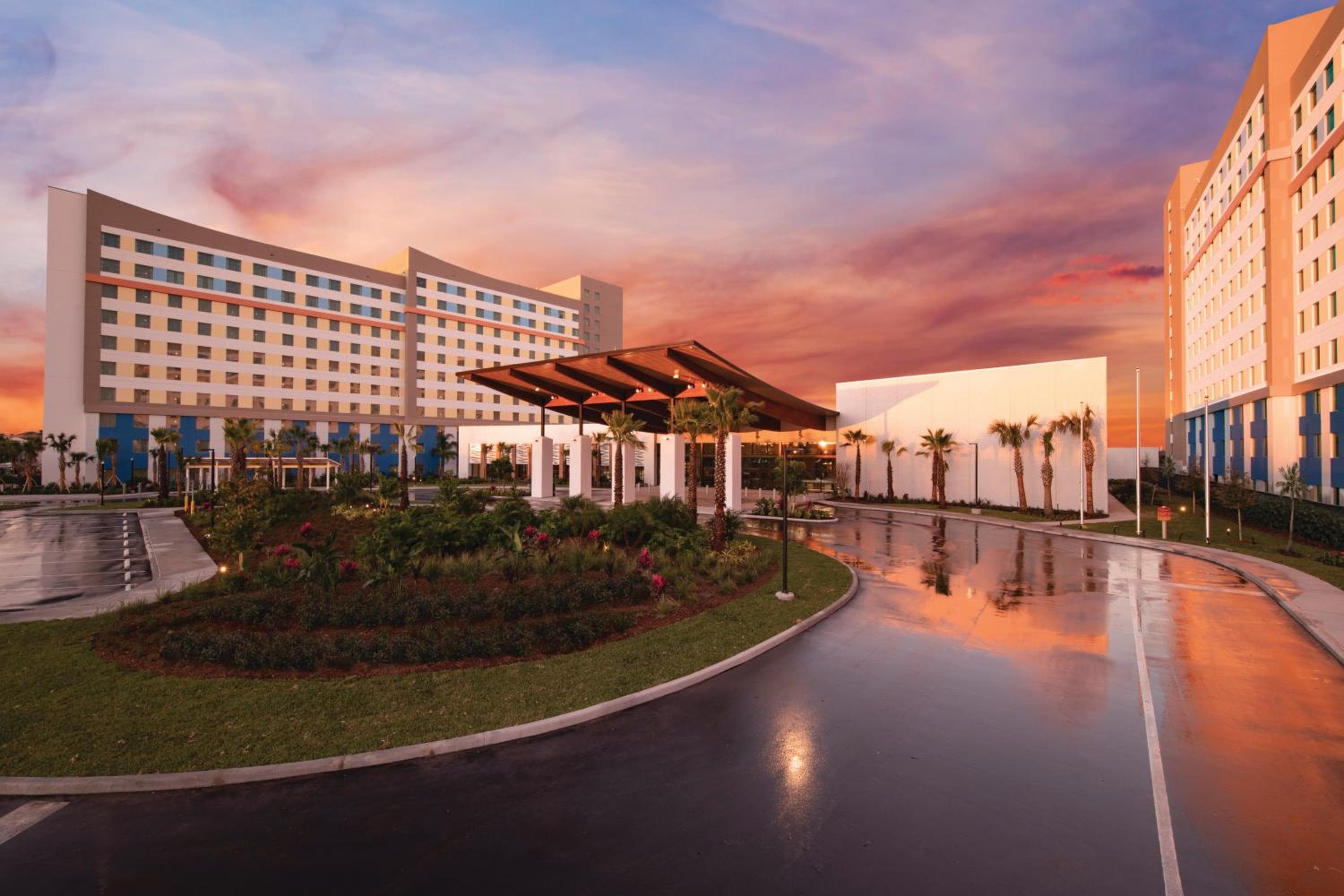 Universal’s Endless Summer Resort – Dockside Inn and Suites: building