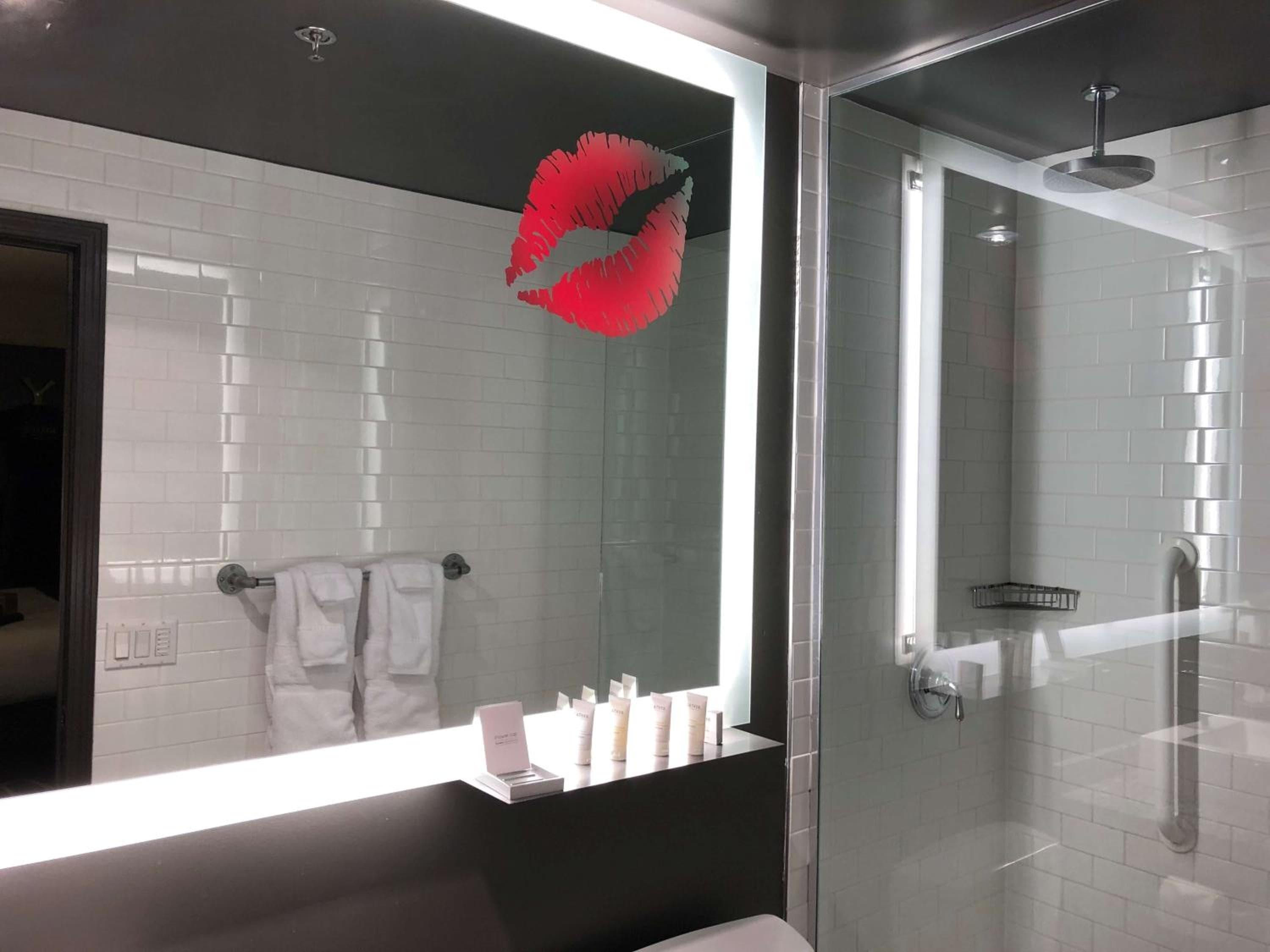 ACME Hotel Chicago, Outset Collection by Hilton: bathroom