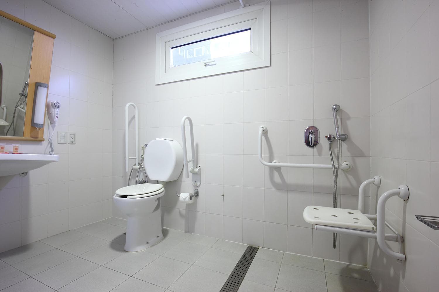 ibis Buenos Aires Obelisco: bathroom