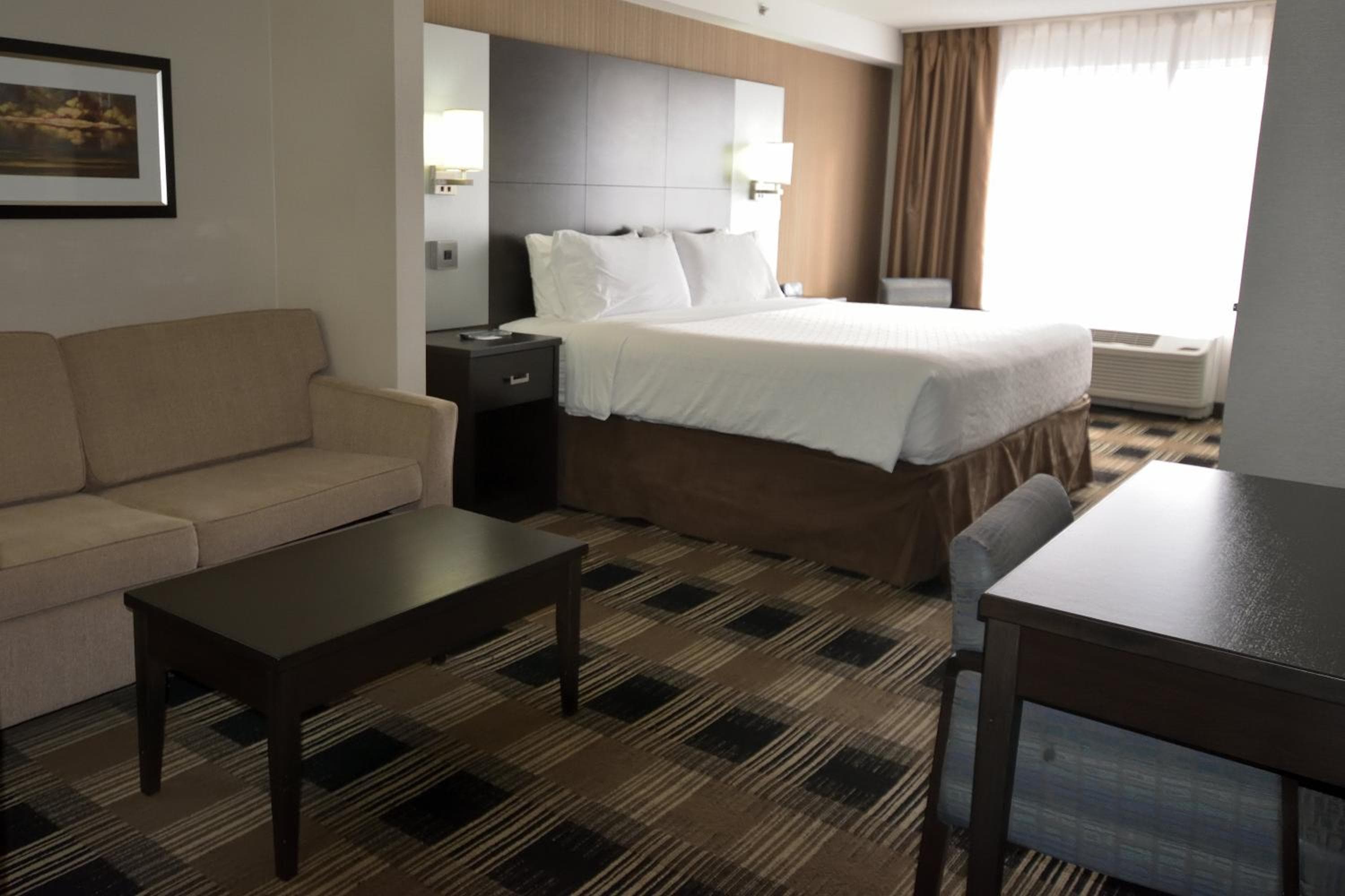 Holiday Inn Express & Suites Ottawa East-Orleans by IHG