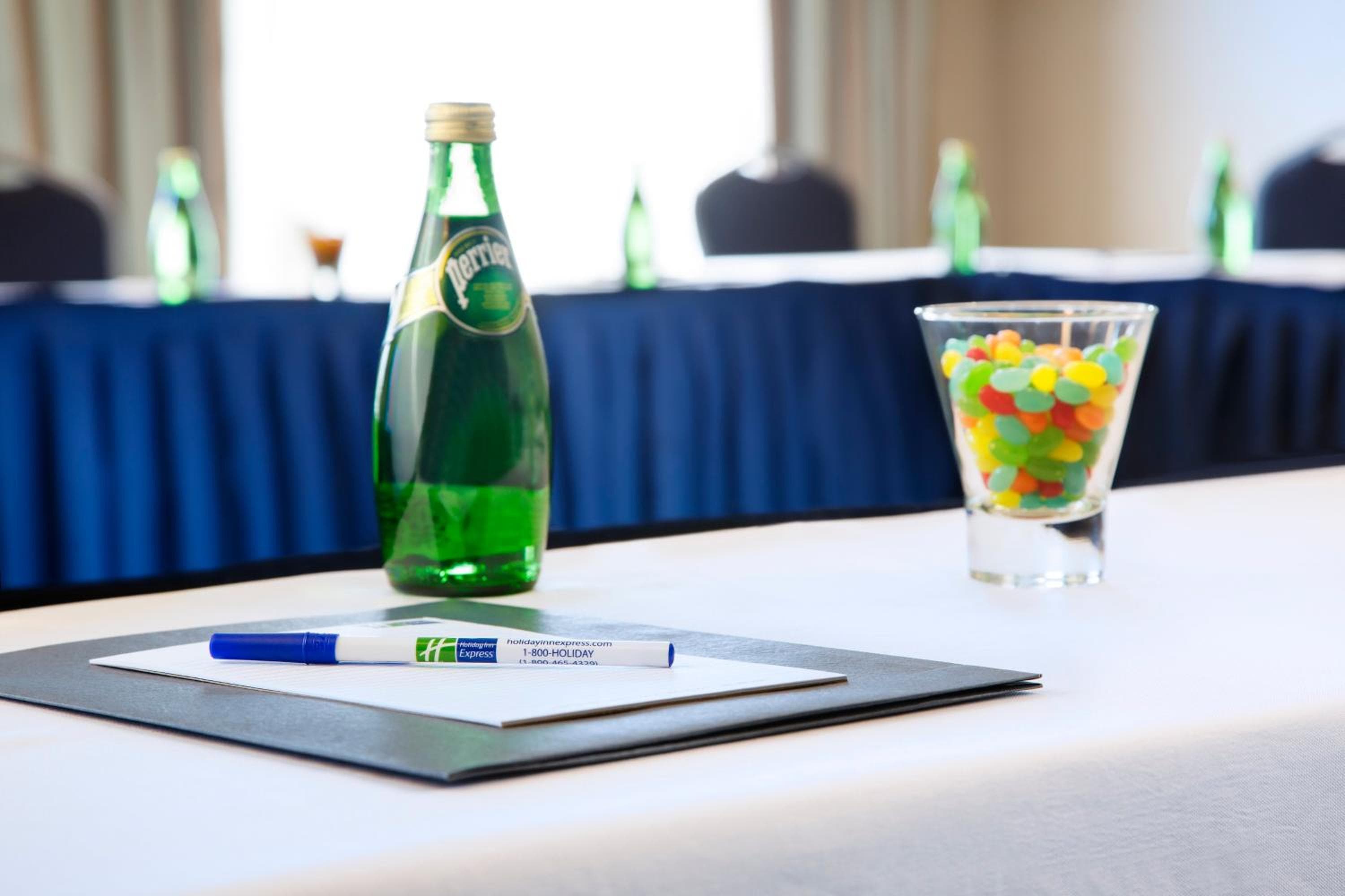 Holiday Inn Express & Suites Ottawa West - Nepean by IHG