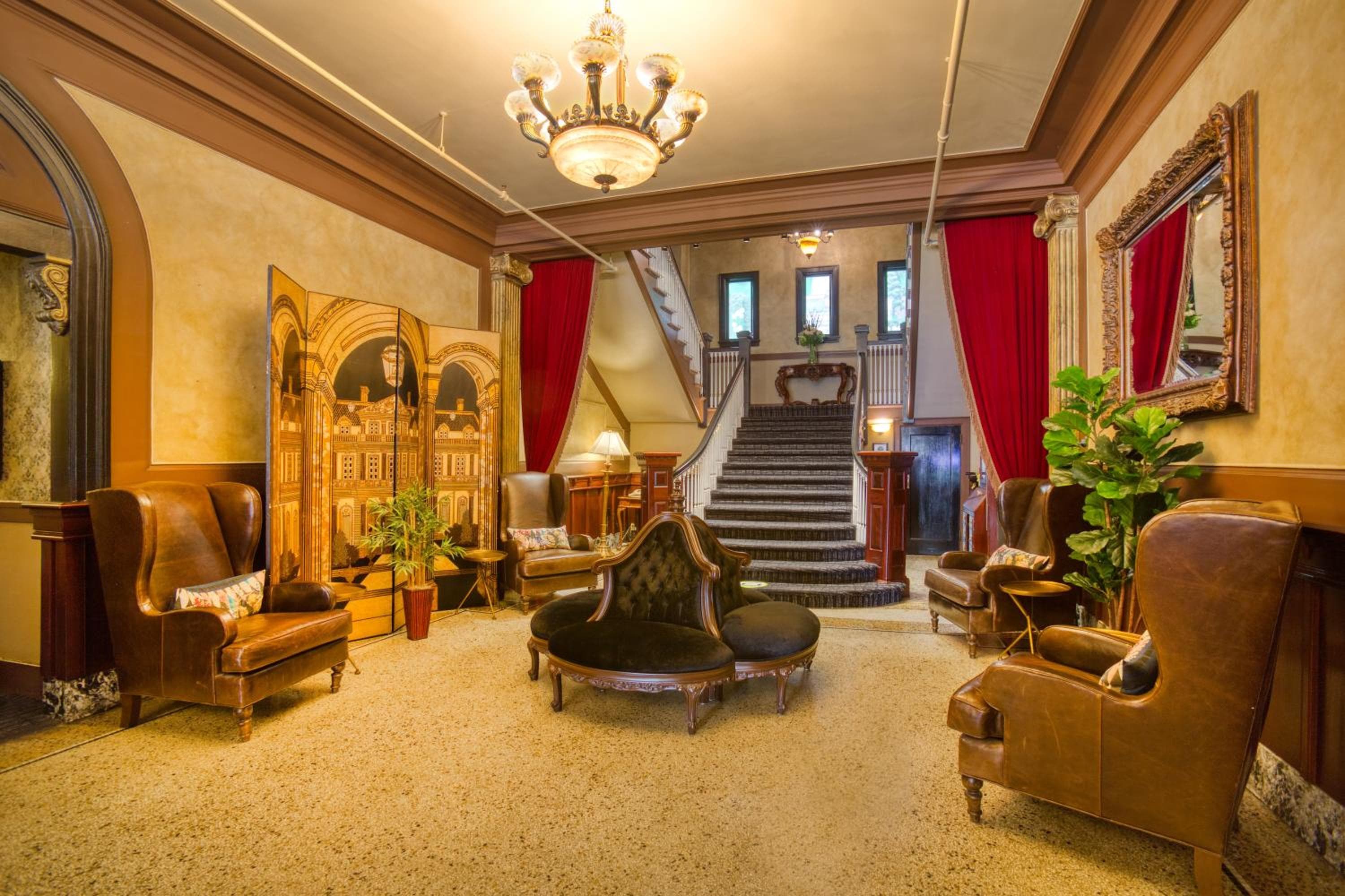 MarQueen Hotel - NEWLY RENOVATED: recepcion & lobby