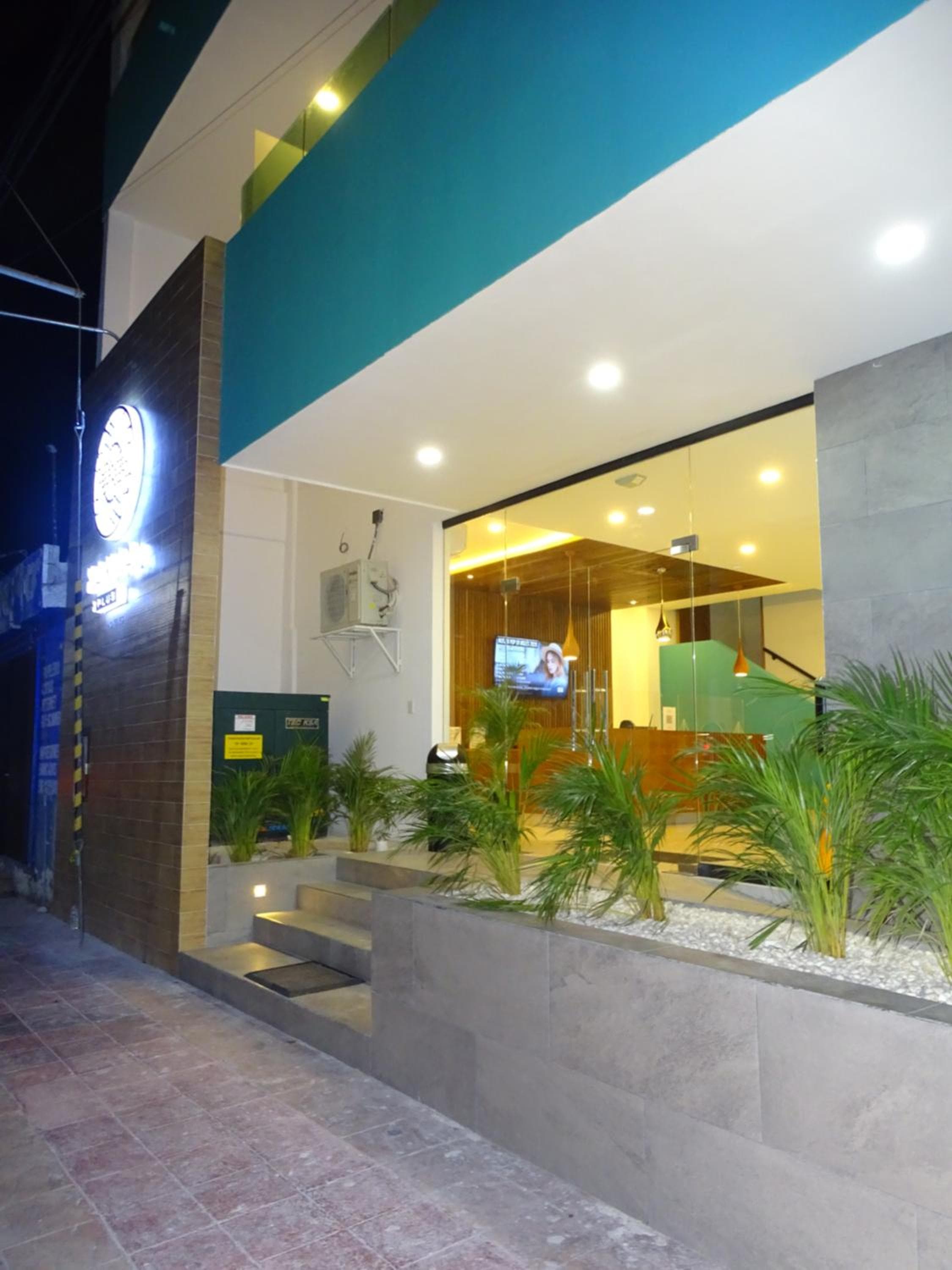 Hotel Kavia Plus: building