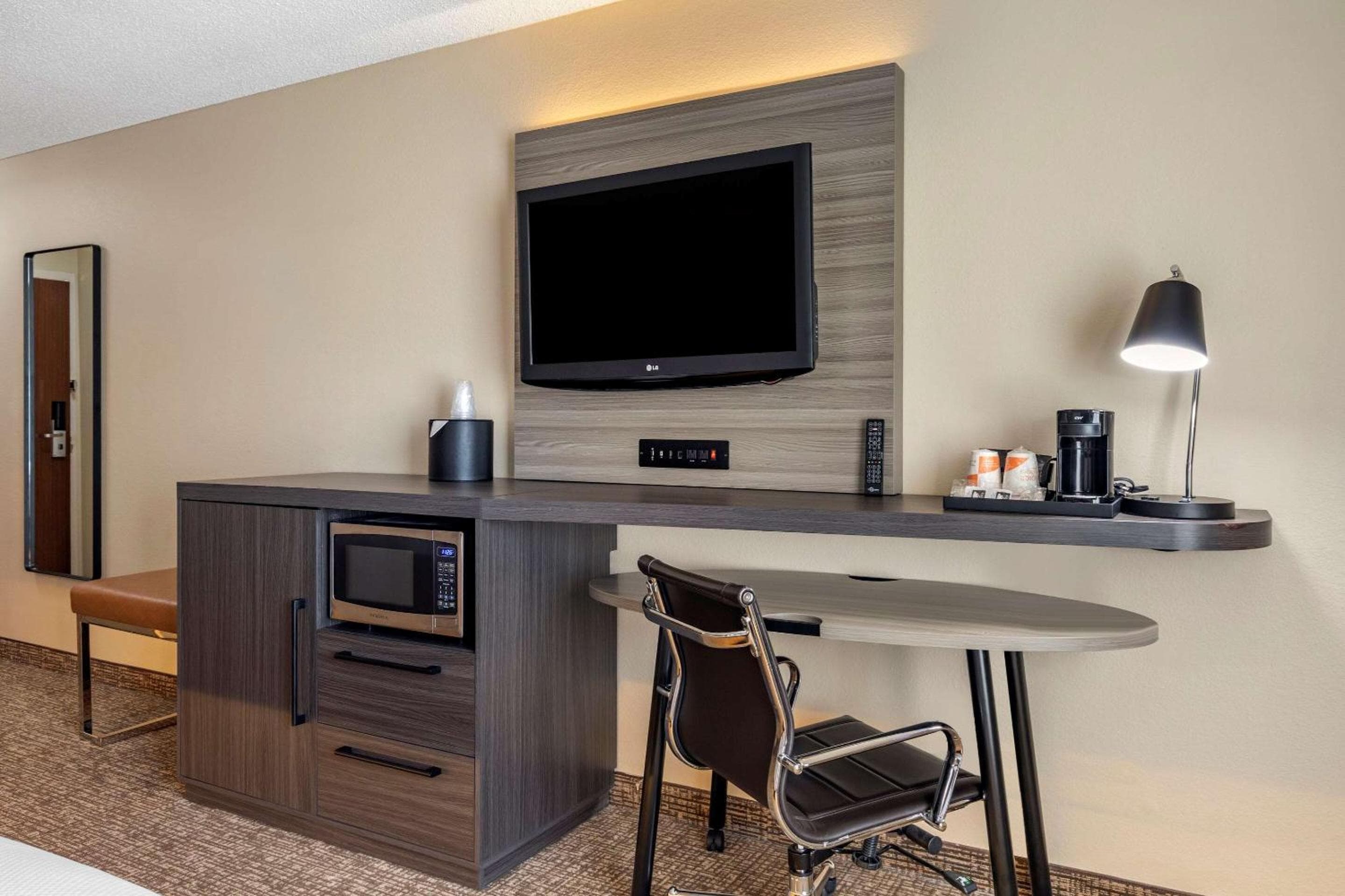 Comfort Inn & Suites North Dallas-Addison