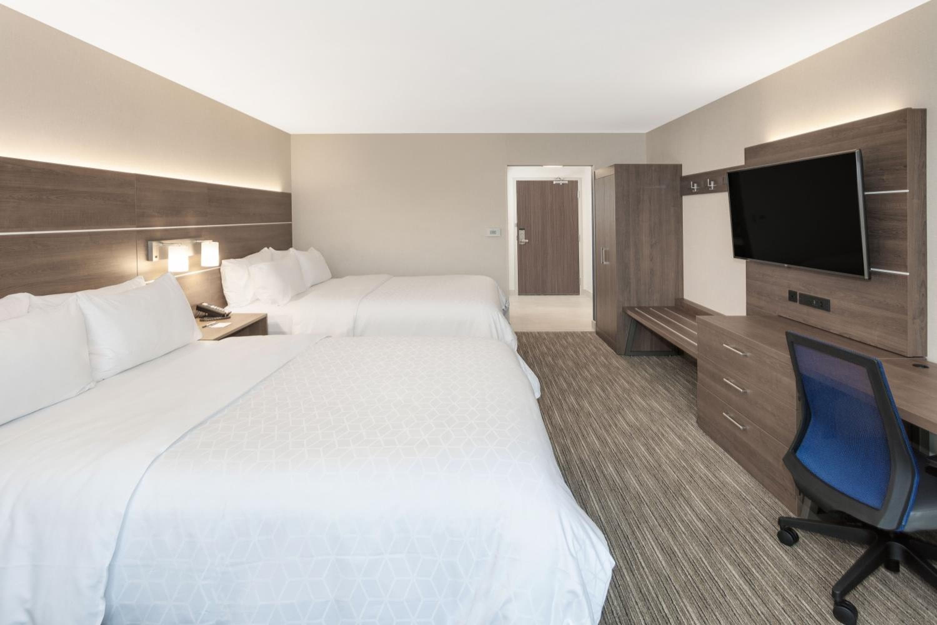 Holiday Inn Express Hotel & Suites Ottawa Airport by IHG