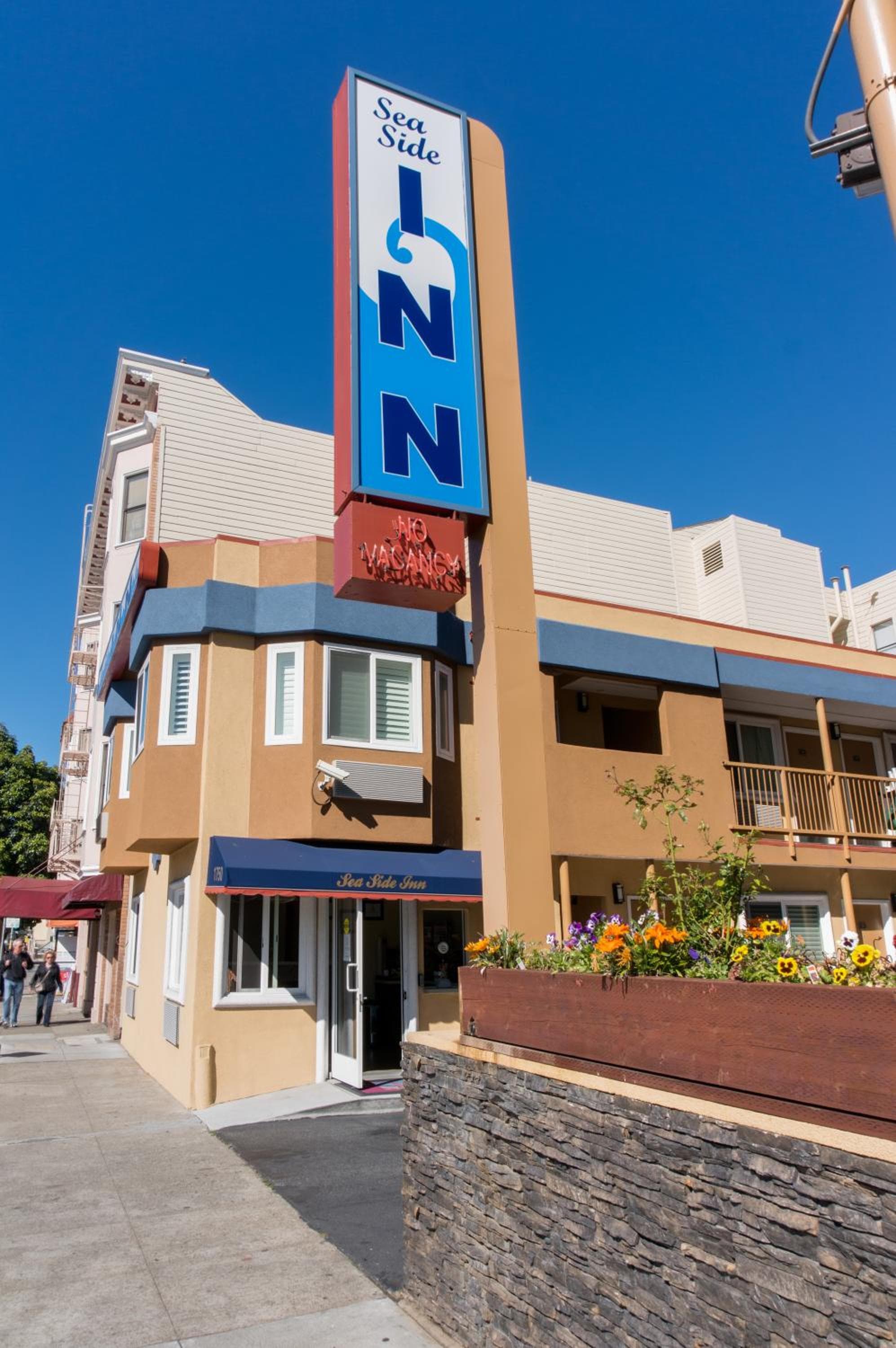 Seaside Inn: building