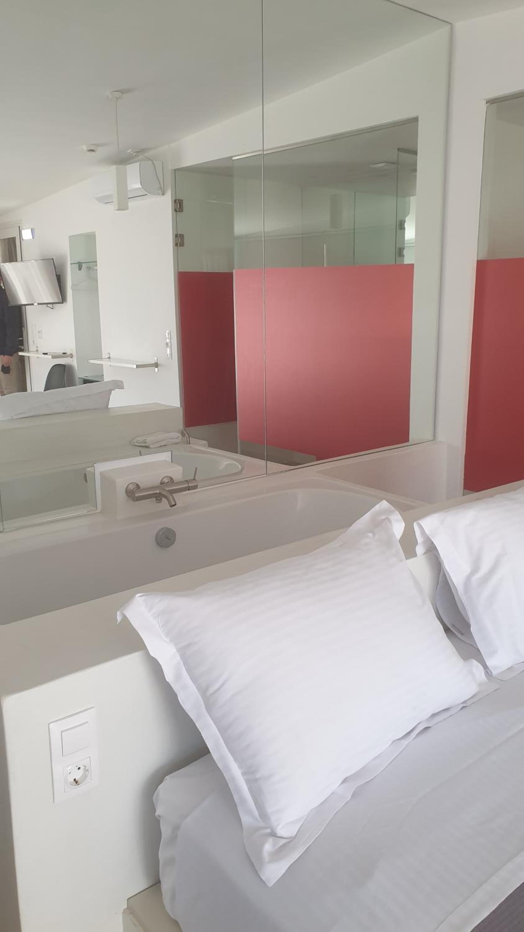 athensdot: bedroom