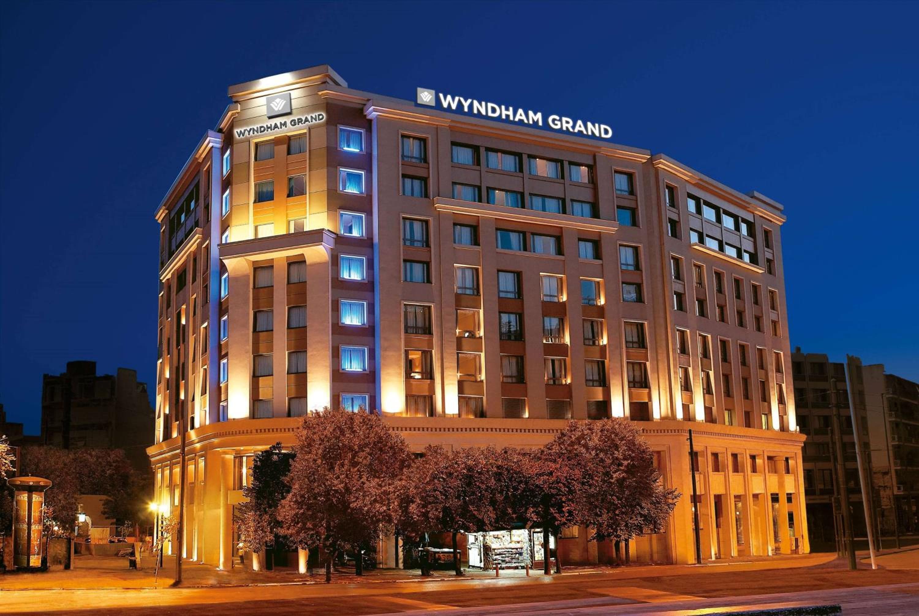 Zeus Wyndham Grand Athens: building