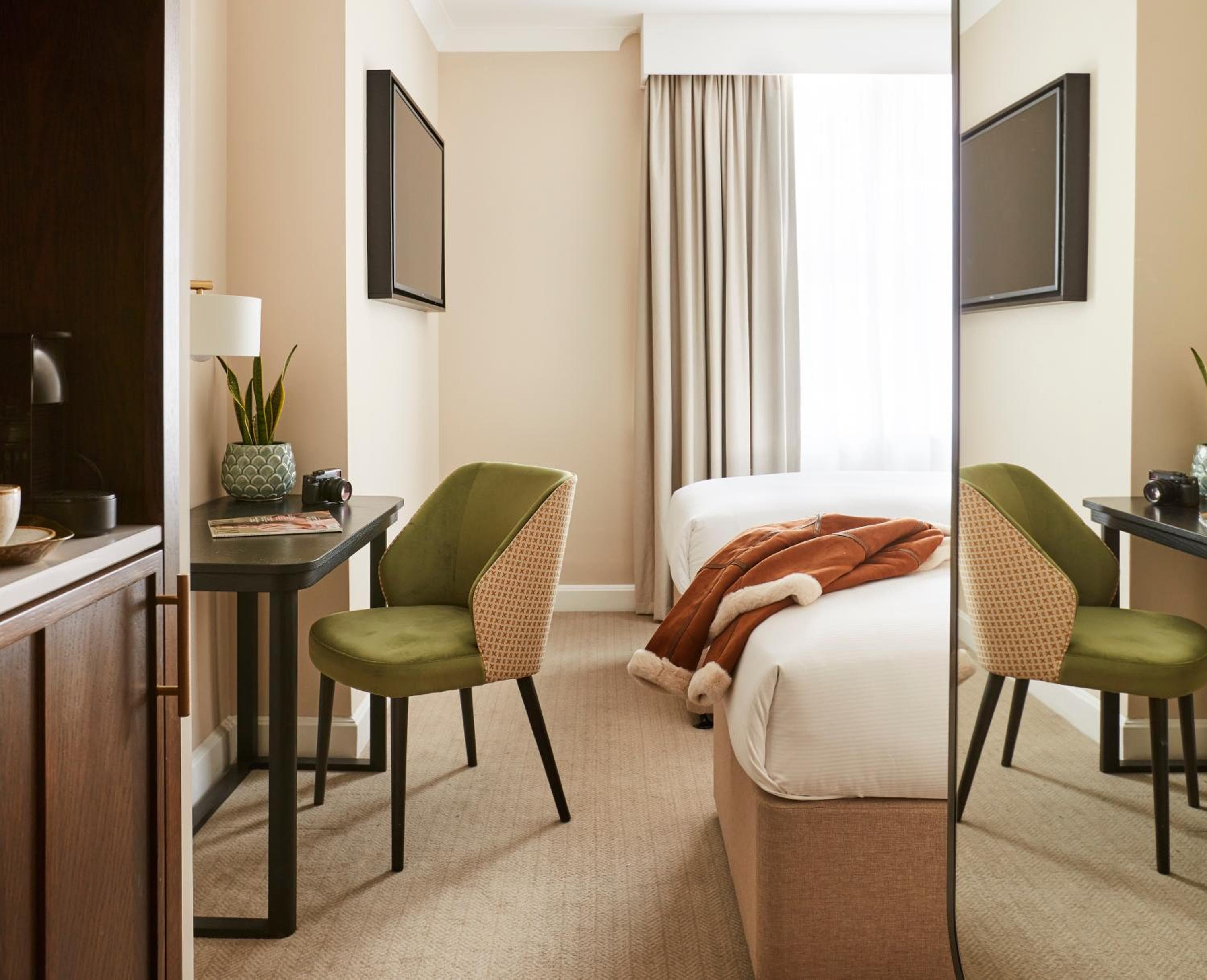 The Clermont London, Victoria: hotel room
