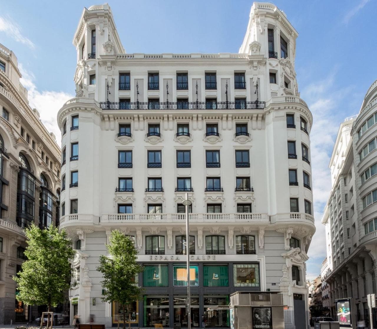 Pestana CR7 Gran Vía Madrid: building