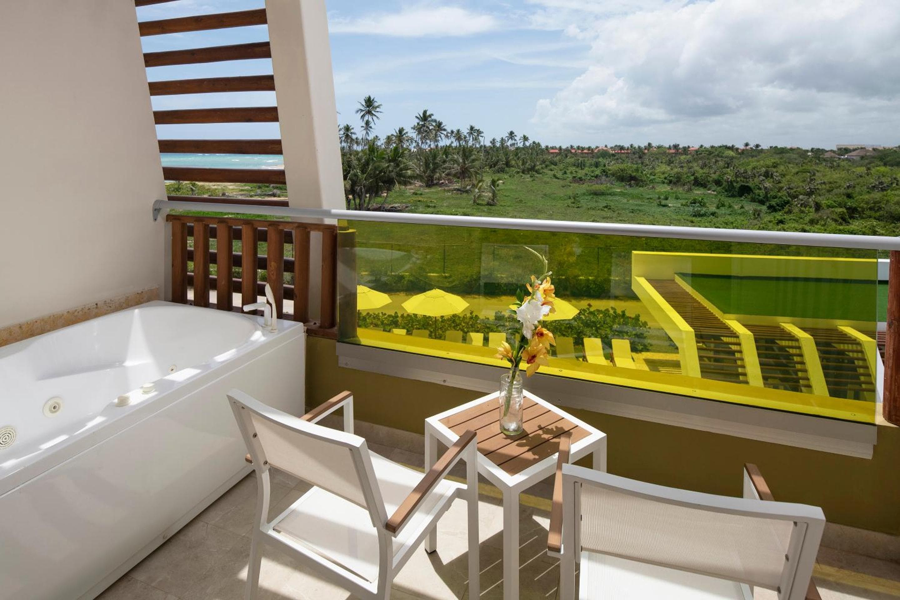 Dreams Onyx Resort & Spa - All Inclusive: balance & terrace
