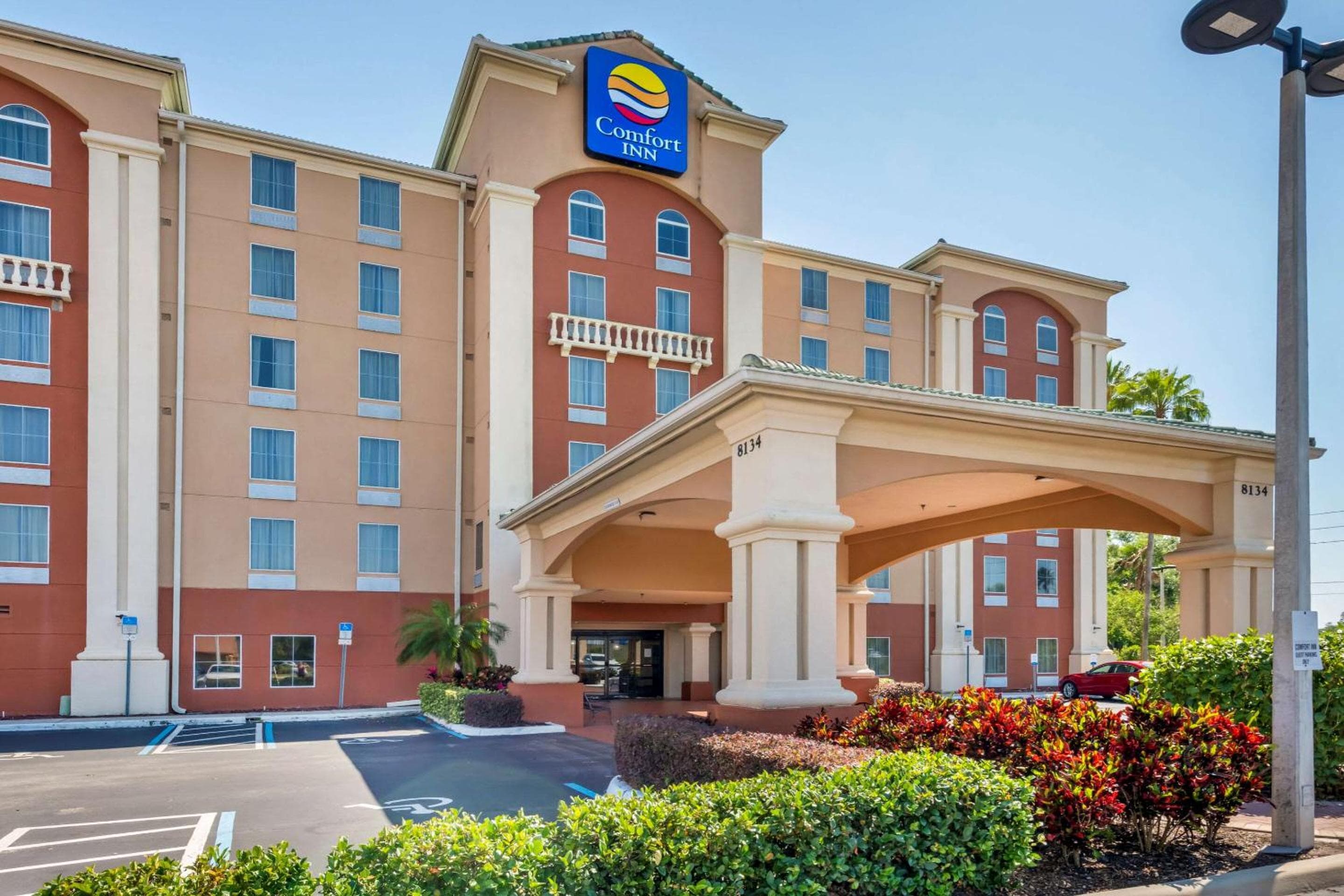 I-Drive Hotel at Universal: building