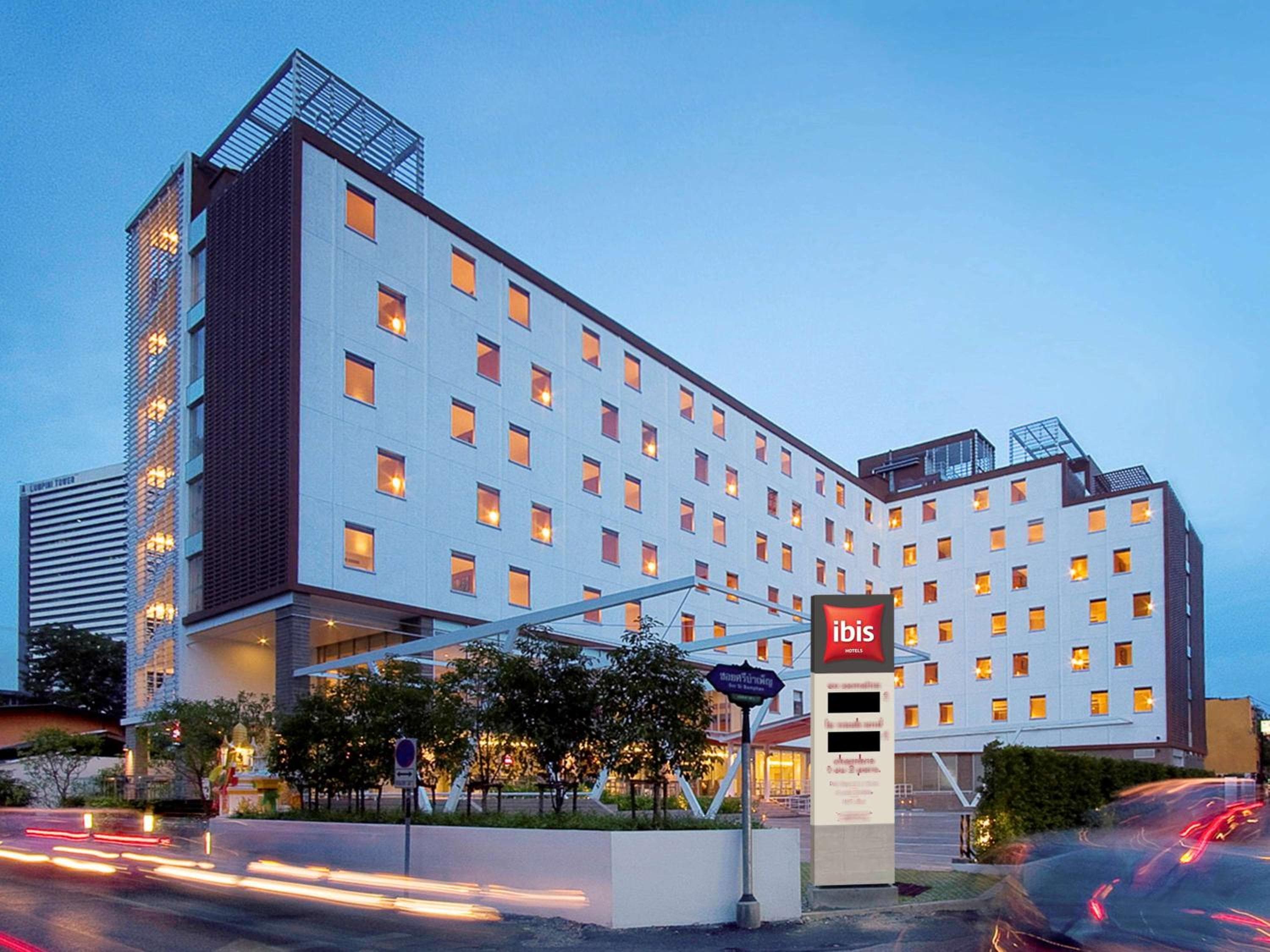 ibis Bangkok Sathorn: building