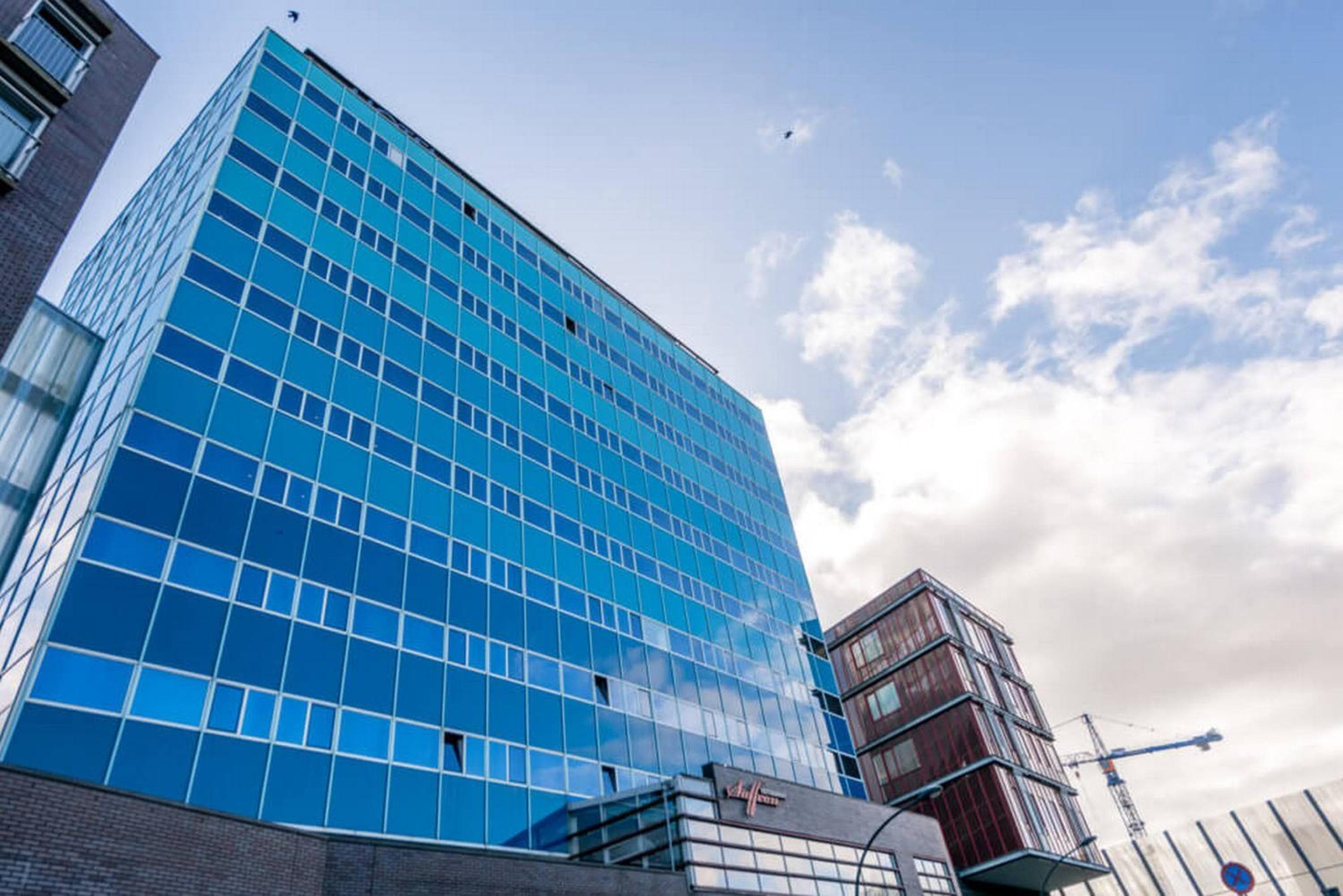 XO Hotels Blue Tower: building