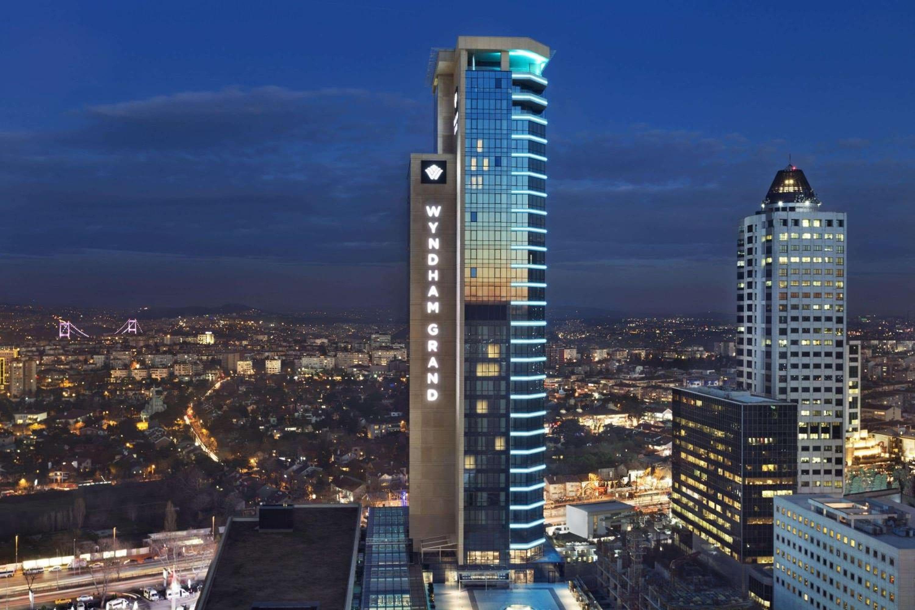 Wyndham Grand Istanbul Levent Hotel & Conference Center: building