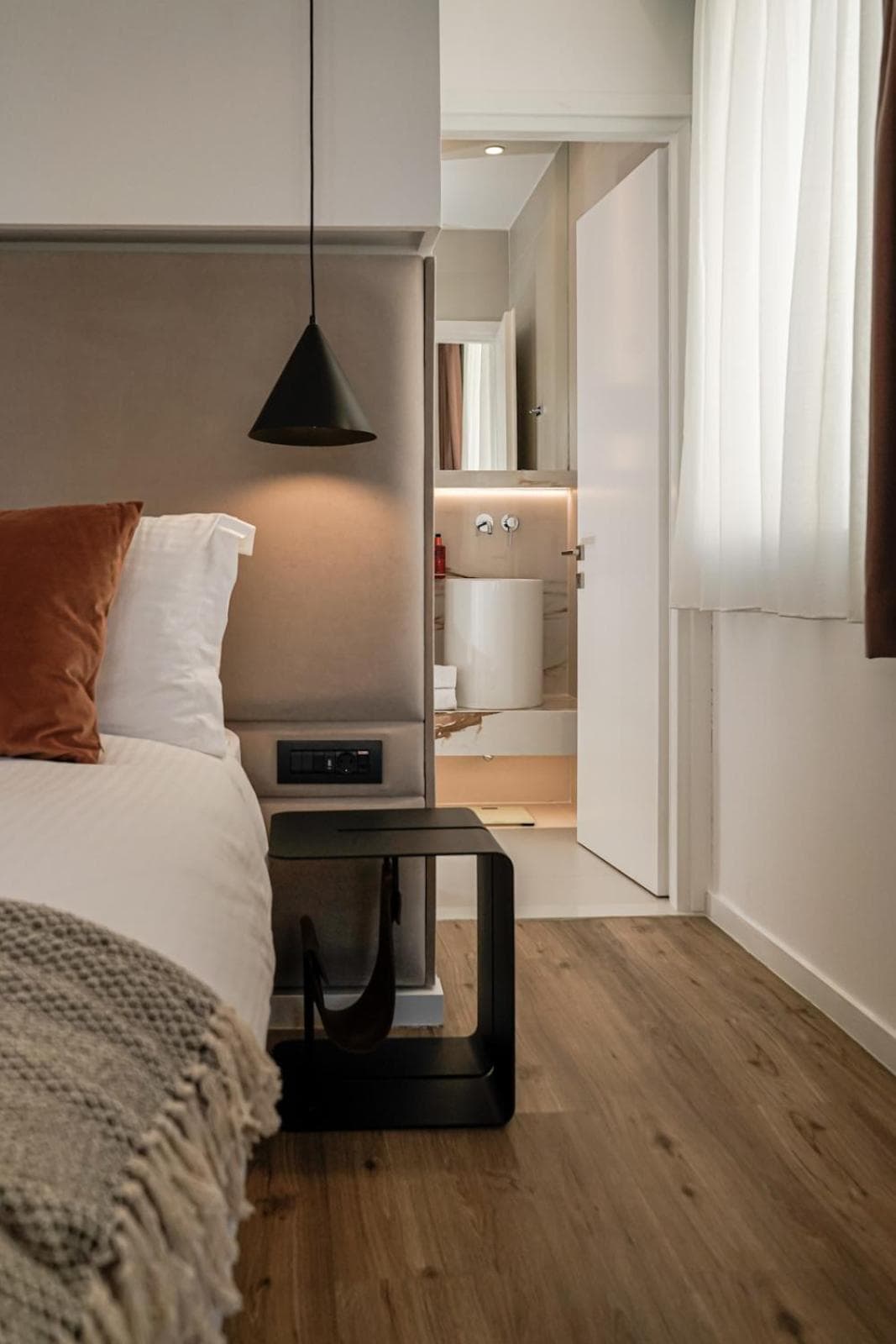 The Marblous Athens: hotel room
