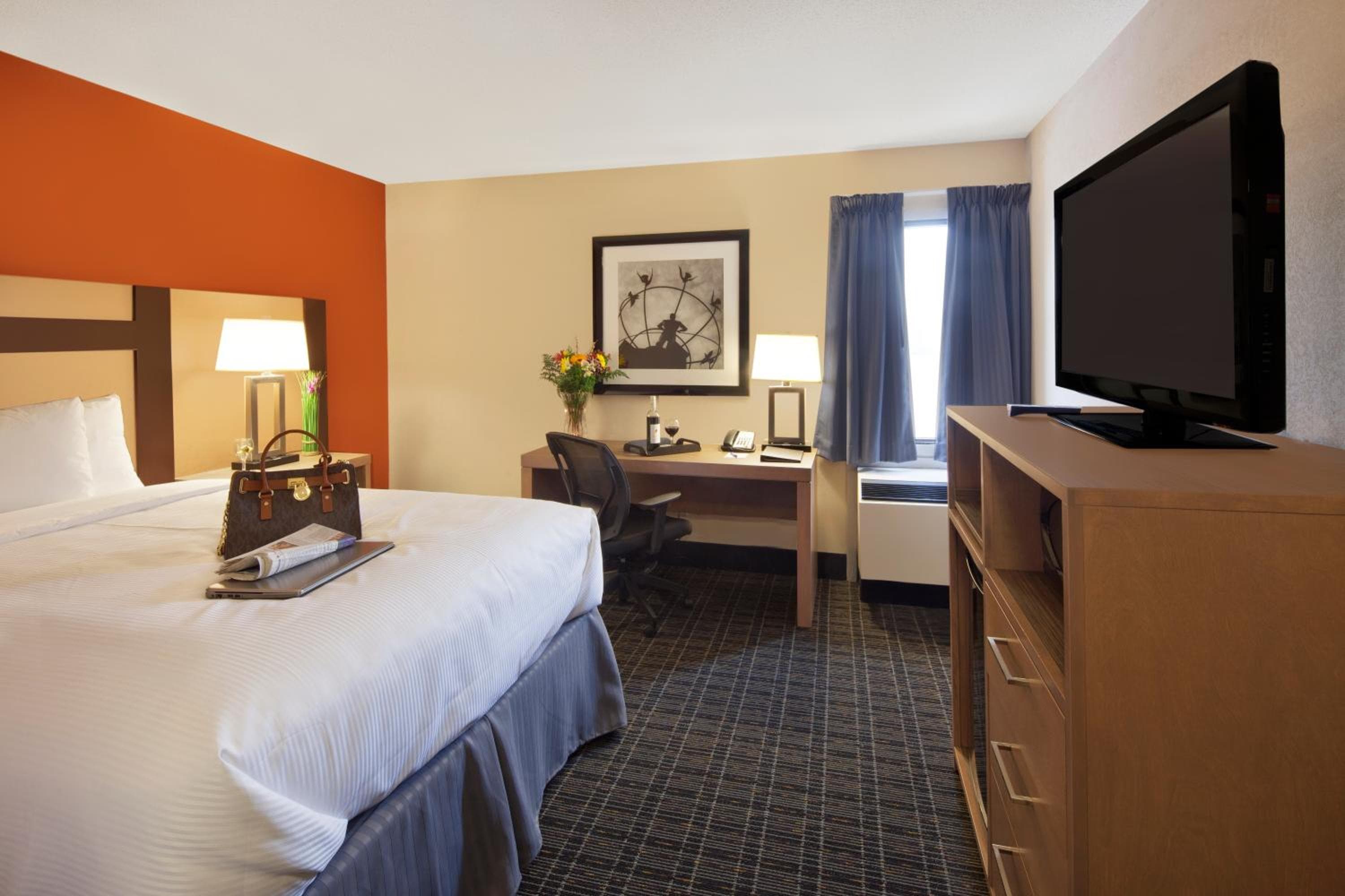 Stay Inn Express Toronto: hotel room
