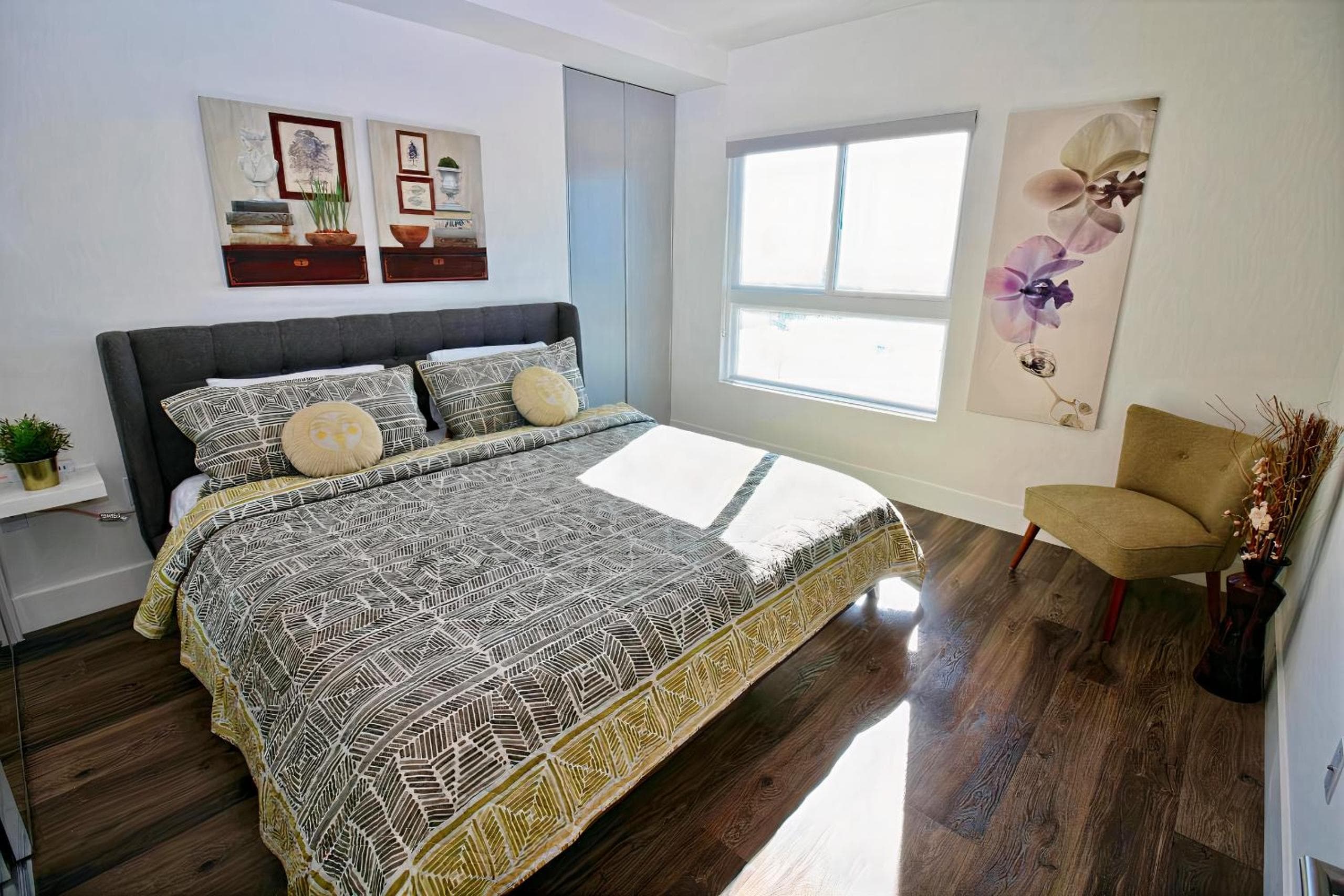 Los Angeles Premium City Suites - Free Secured Parking: hotel room
