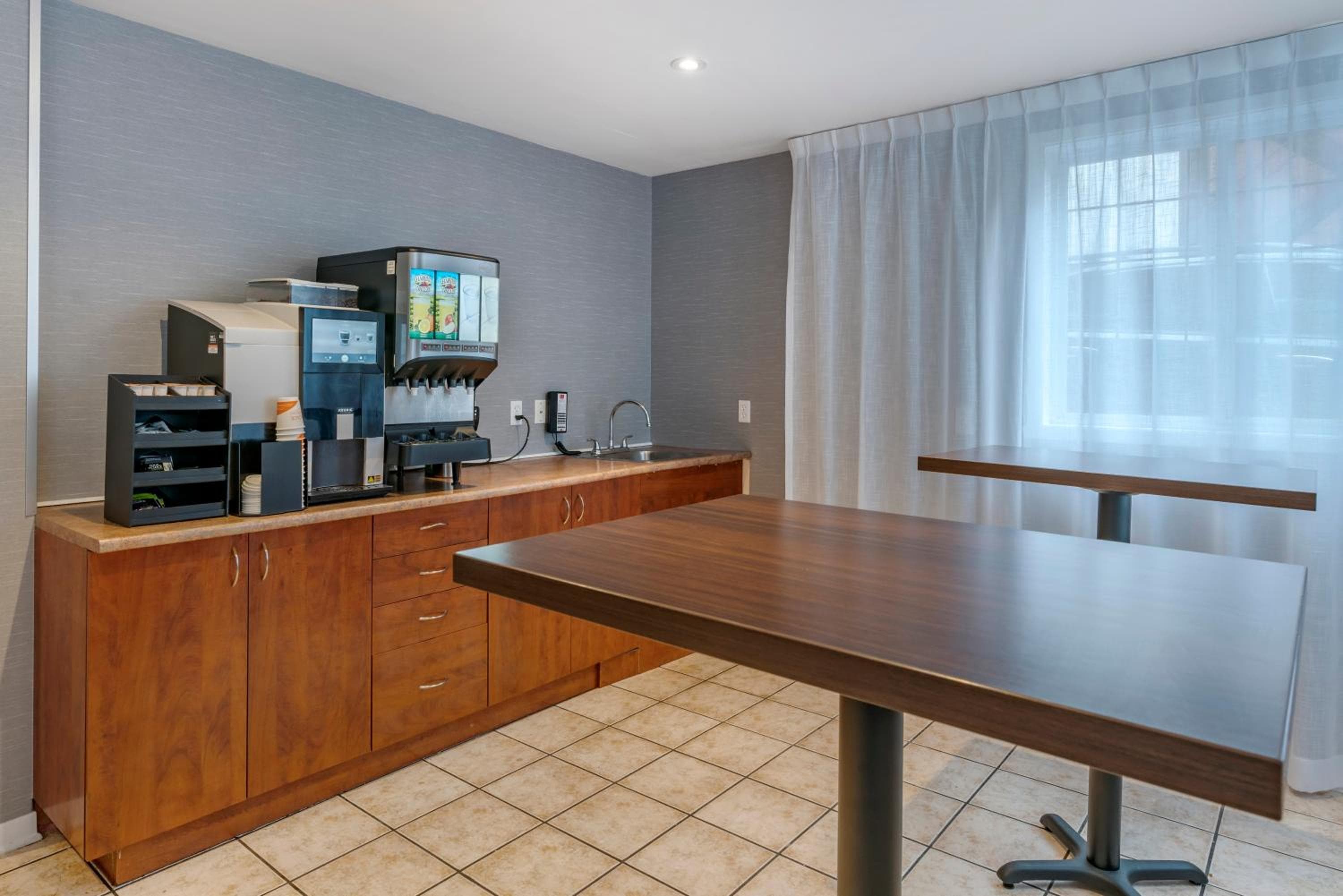 Econo Lodge: dining